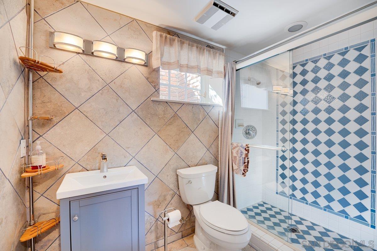 Detail Gallery Image 44 of 75 For 1  Rolling View, Fallbrook,  CA 92028 - 5 Beds | 5/1 Baths