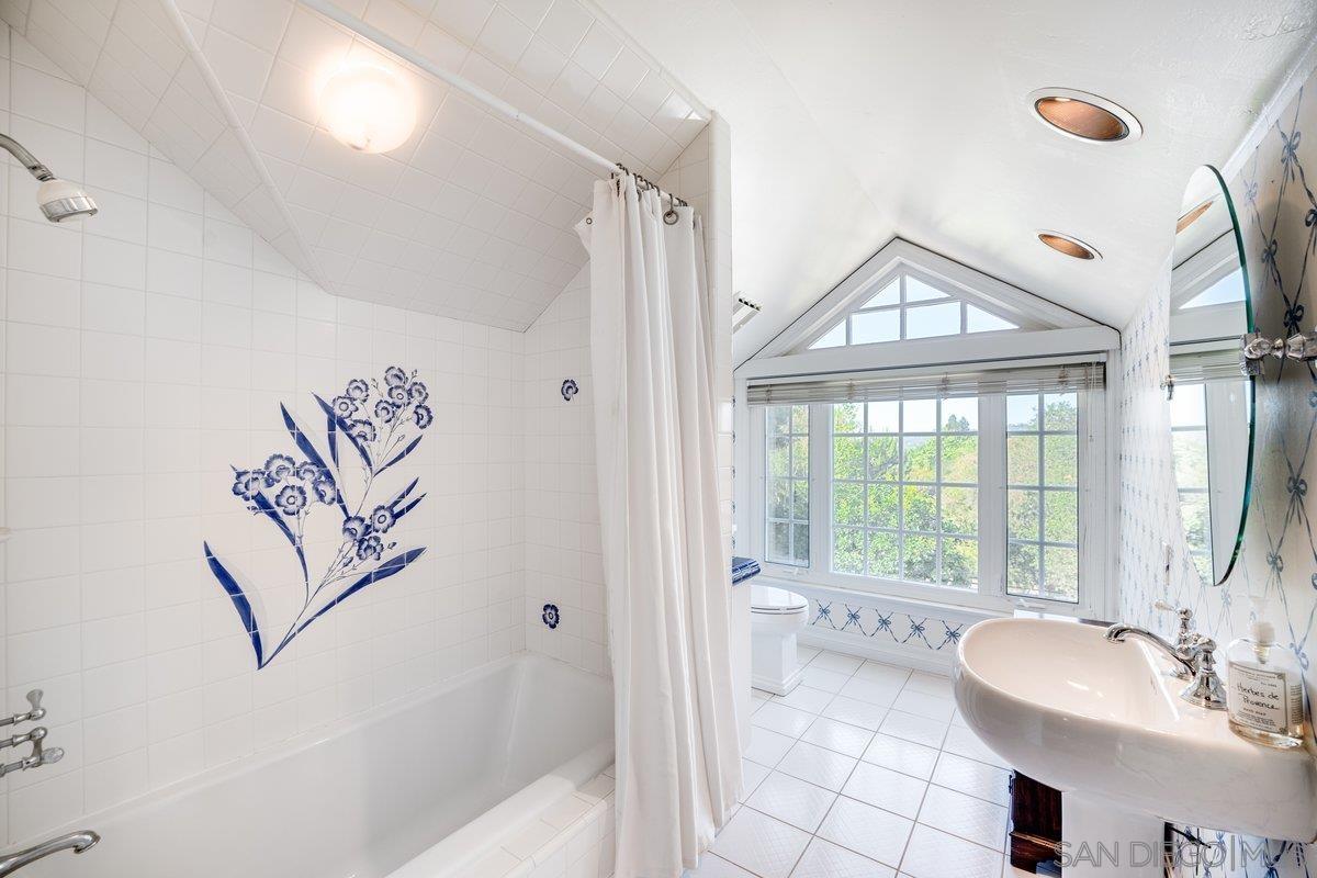 Detail Gallery Image 49 of 75 For 1  Rolling View, Fallbrook,  CA 92028 - 5 Beds | 5/1 Baths