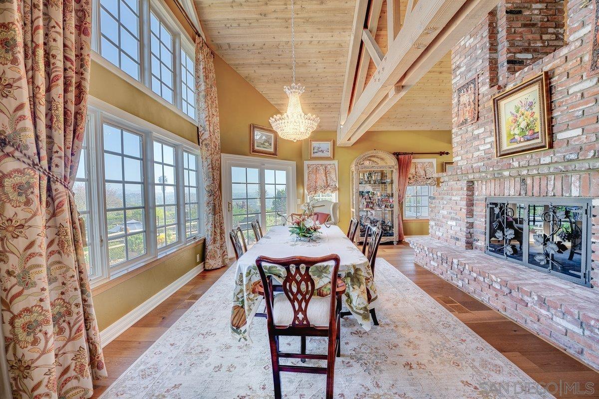 Detail Gallery Image 9 of 75 For 1  Rolling View, Fallbrook,  CA 92028 - 5 Beds | 5/1 Baths