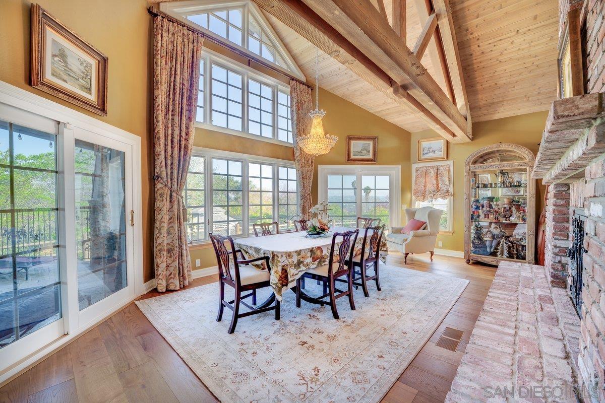 Detail Gallery Image 10 of 75 For 1  Rolling View, Fallbrook,  CA 92028 - 5 Beds | 5/1 Baths