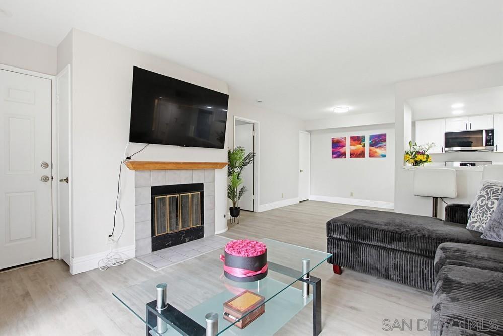 Detail Gallery Image 2 of 33 For 9418  Twin Trails Dr  #102,  San Diego,  CA 92129 - 2 Beds | 2 Baths