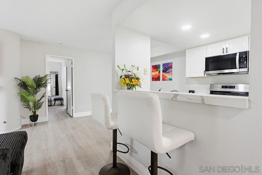 Detail Gallery Image 13 of 33 For 9418  Twin Trails Dr  #102,  San Diego,  CA 92129 - 2 Beds | 2 Baths