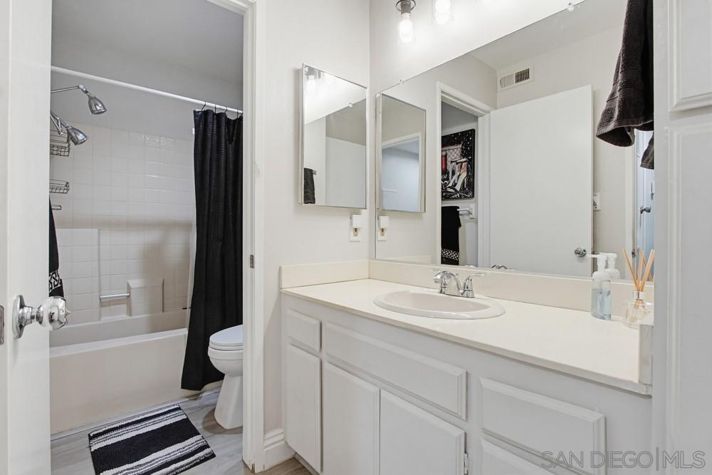 Detail Gallery Image 19 of 33 For 9418  Twin Trails Dr  #102,  San Diego,  CA 92129 - 2 Beds | 2 Baths