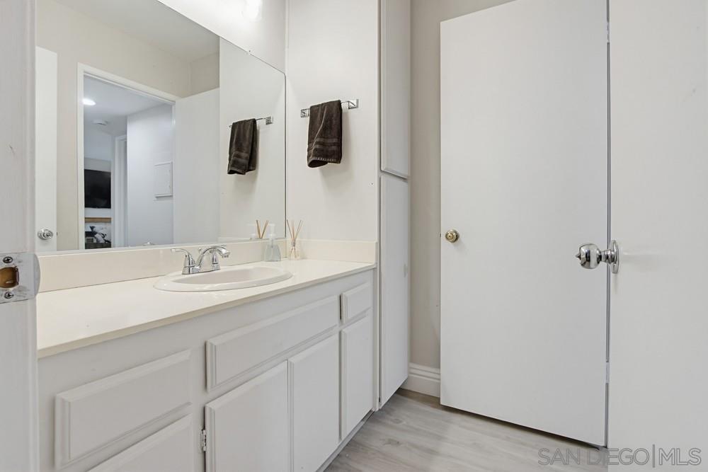 Detail Gallery Image 20 of 33 For 9418  Twin Trails Dr  #102,  San Diego,  CA 92129 - 2 Beds | 2 Baths