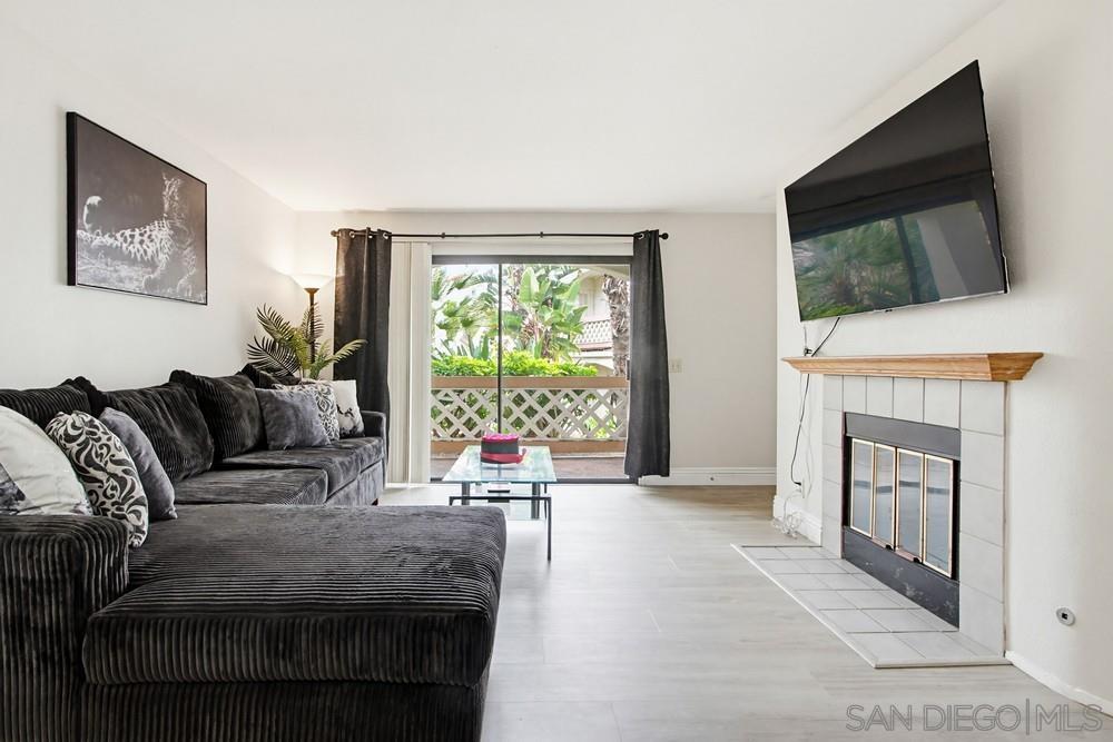 Detail Gallery Image 3 of 33 For 9418  Twin Trails Dr  #102,  San Diego,  CA 92129 - 2 Beds | 2 Baths