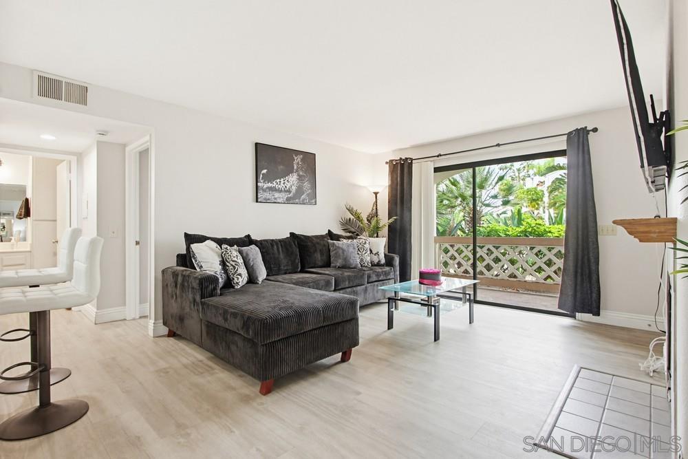 Detail Gallery Image 4 of 33 For 9418  Twin Trails Dr  #102,  San Diego,  CA 92129 - 2 Beds | 2 Baths