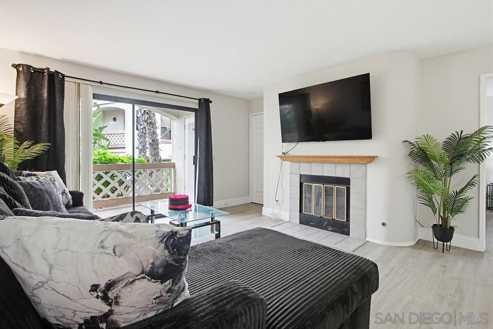 Detail Gallery Image 5 of 33 For 9418  Twin Trails Dr  #102,  San Diego,  CA 92129 - 2 Beds | 2 Baths