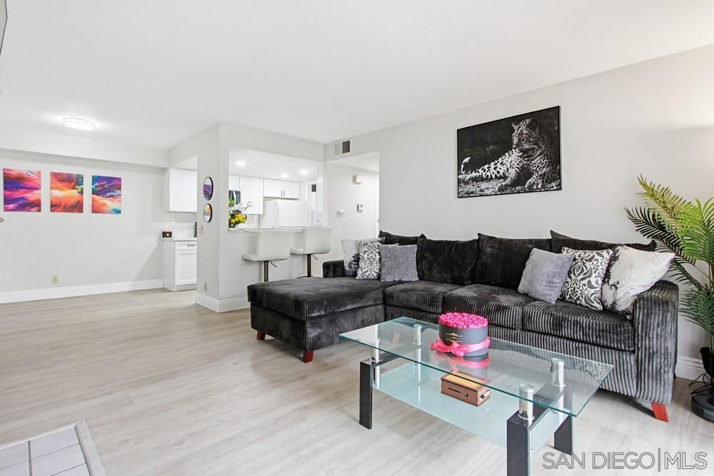 Detail Gallery Image 6 of 33 For 9418  Twin Trails Dr  #102,  San Diego,  CA 92129 - 2 Beds | 2 Baths