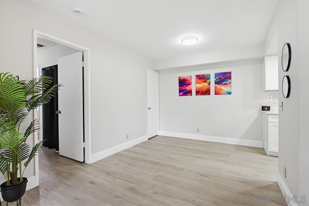 Detail Gallery Image 8 of 33 For 9418  Twin Trails Dr  #102,  San Diego,  CA 92129 - 2 Beds | 2 Baths