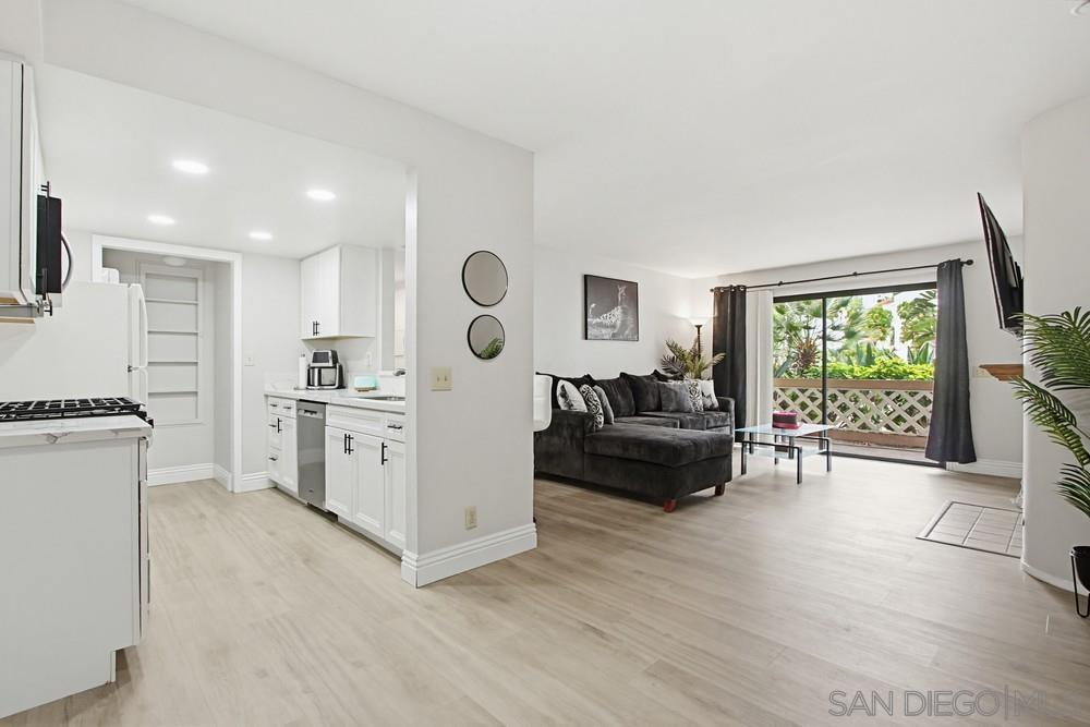 Detail Gallery Image 9 of 33 For 9418  Twin Trails Dr  #102,  San Diego,  CA 92129 - 2 Beds | 2 Baths