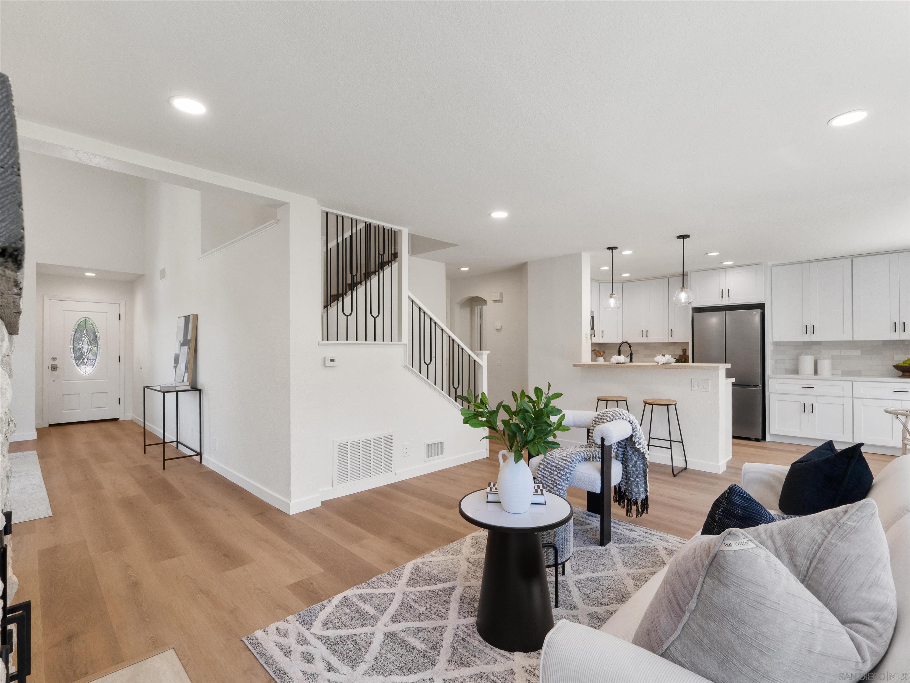 Detail Gallery Image 11 of 40 For 2277  Dunstan, Oceanside,  CA 92054 - 3 Beds | 2/1 Baths