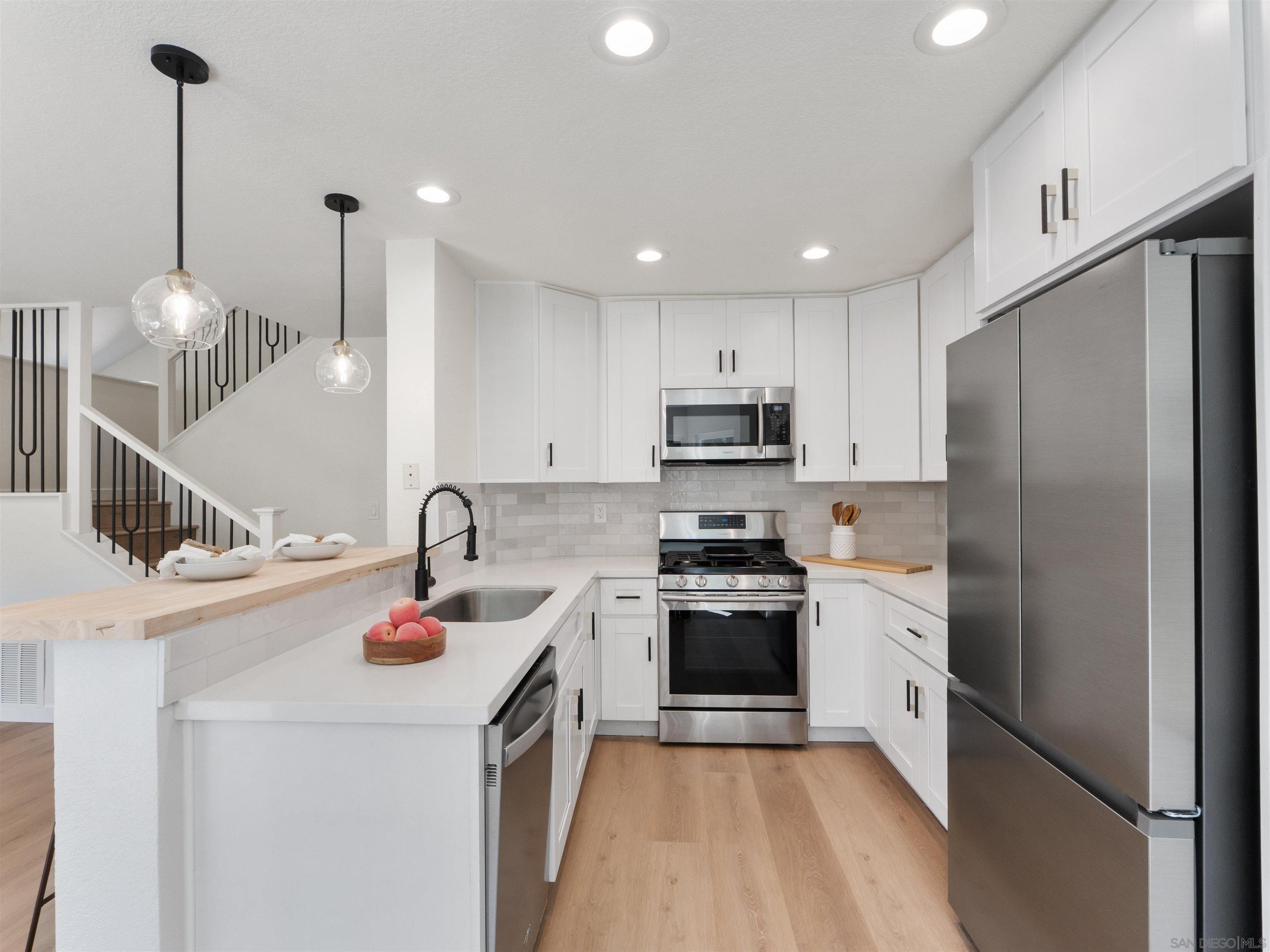 Detail Gallery Image 13 of 40 For 2277  Dunstan, Oceanside,  CA 92054 - 3 Beds | 2/1 Baths