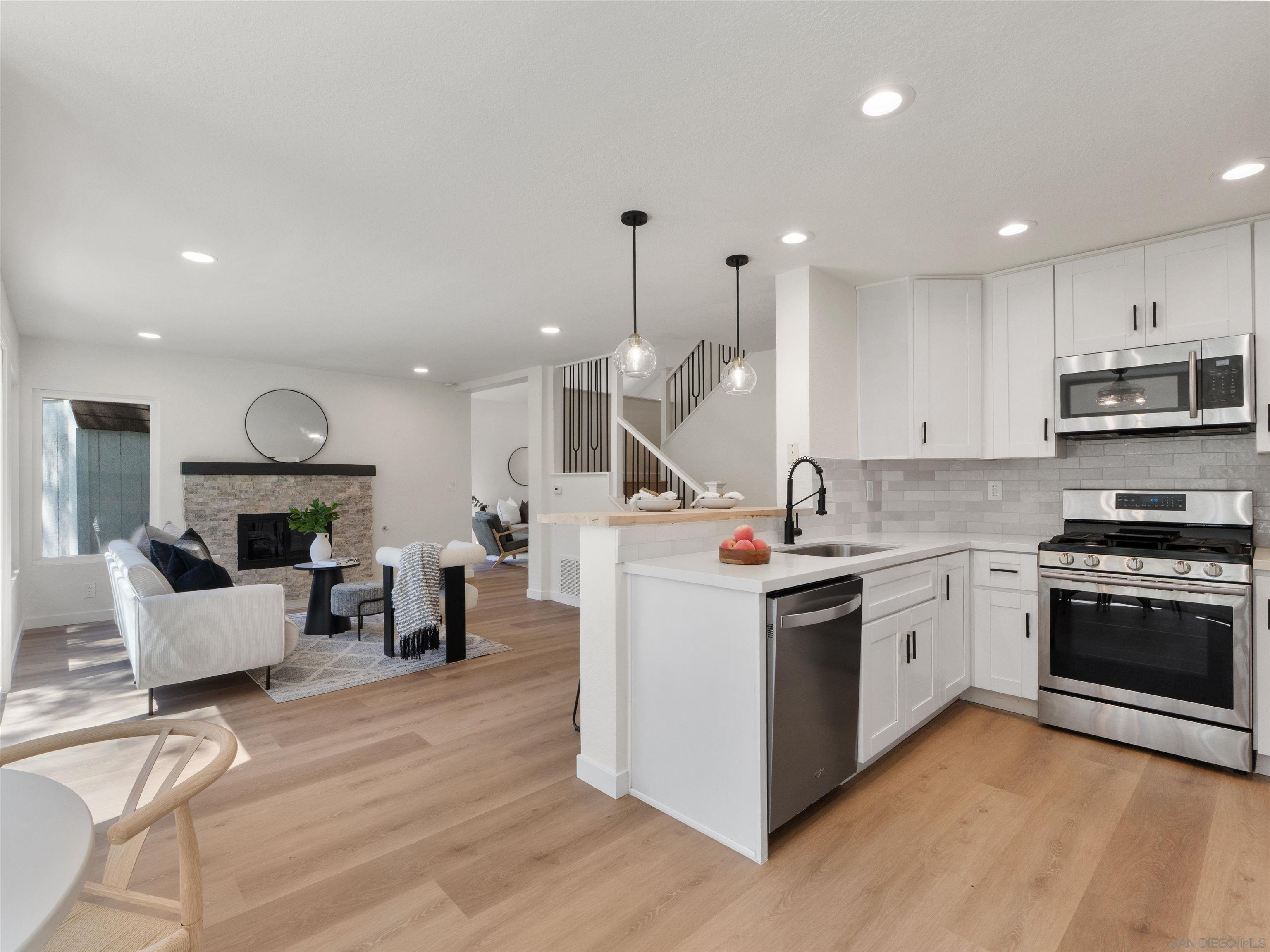 Detail Gallery Image 16 of 40 For 2277  Dunstan, Oceanside,  CA 92054 - 3 Beds | 2/1 Baths