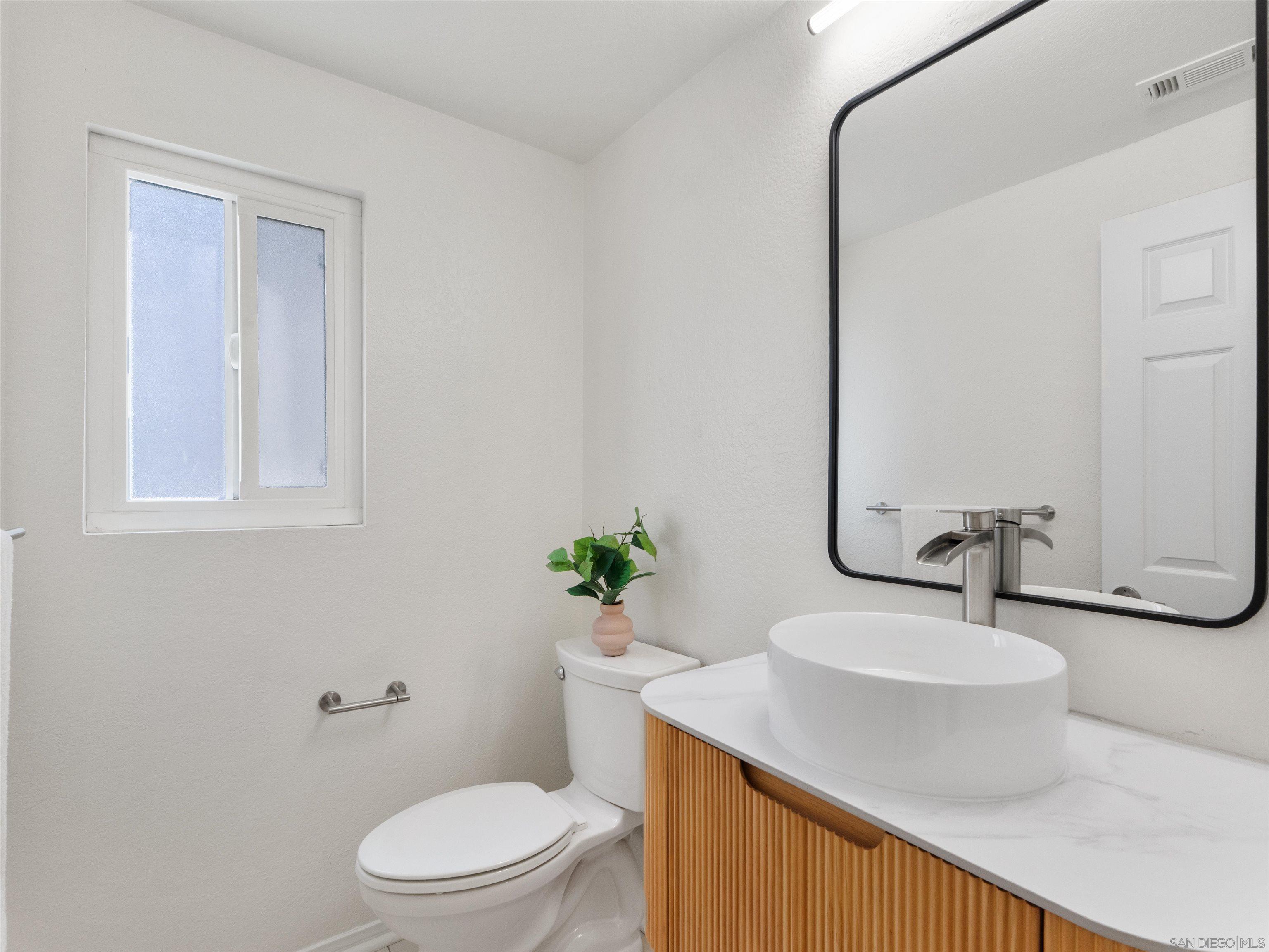 Detail Gallery Image 17 of 40 For 2277  Dunstan, Oceanside,  CA 92054 - 3 Beds | 2/1 Baths