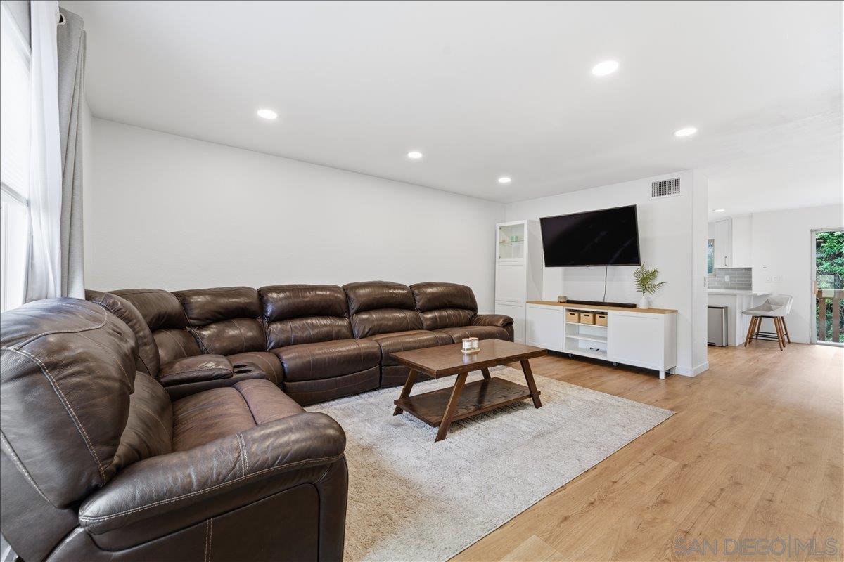 Detail Gallery Image 8 of 29 For 3626  Lemona  #C,  San Diego,  CA 92105 - 2 Beds | 1/1 Baths