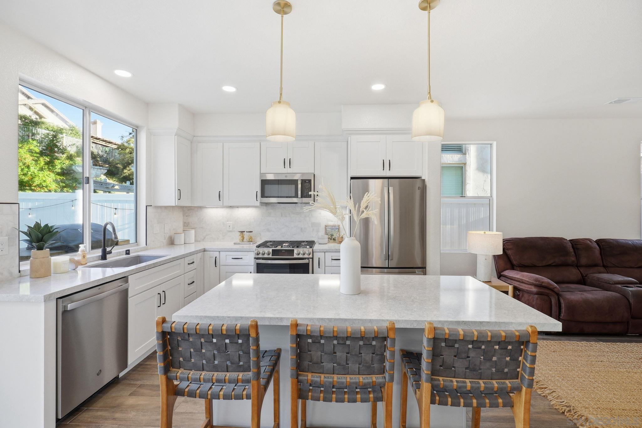 Detail Gallery Image 15 of 51 For 11391  Legacy Canyon Pl., San Diego,  CA 92131 - 4 Beds | 2/1 Baths