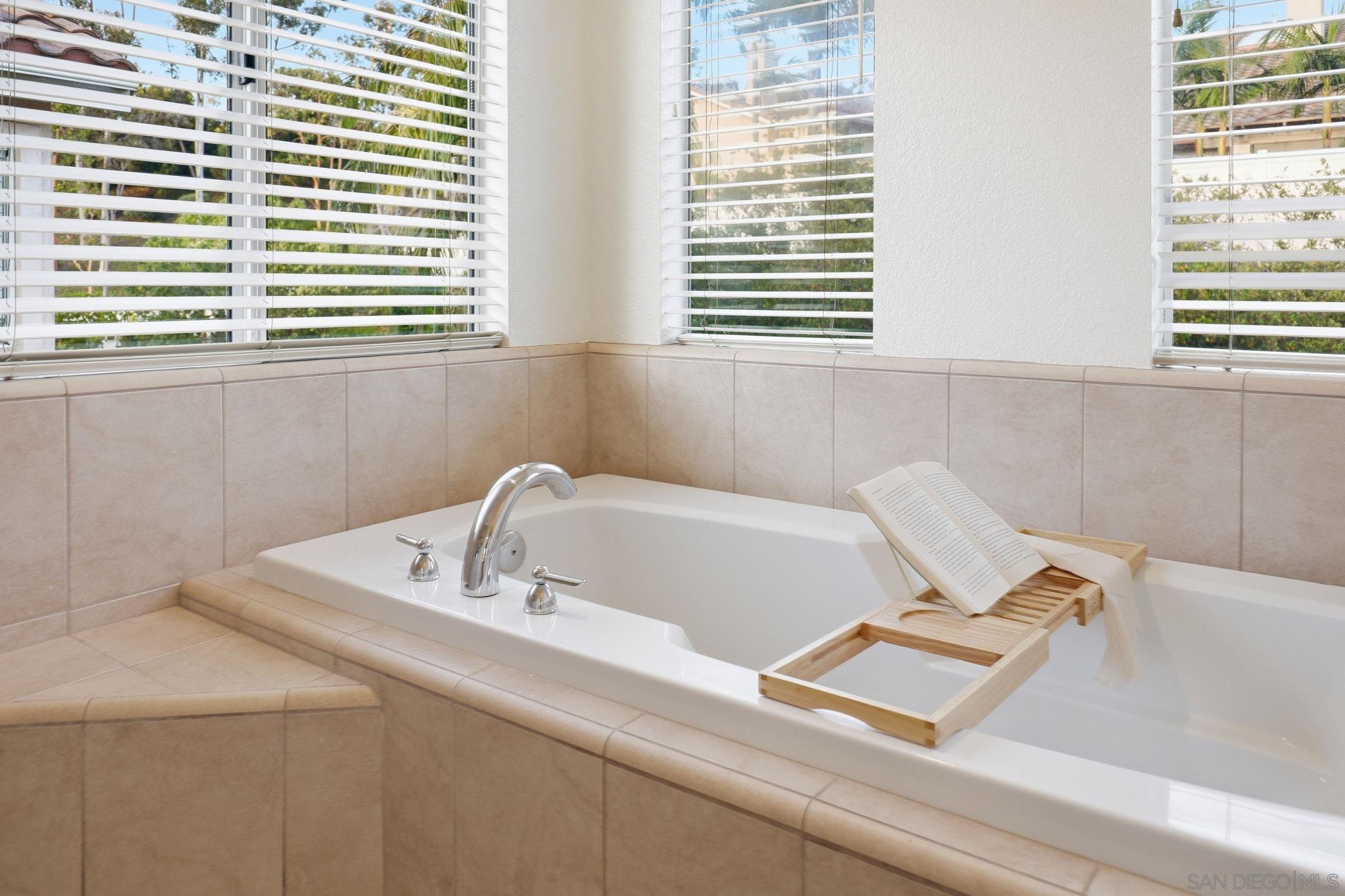 Detail Gallery Image 34 of 51 For 11391  Legacy Canyon Pl., San Diego,  CA 92131 - 4 Beds | 2/1 Baths