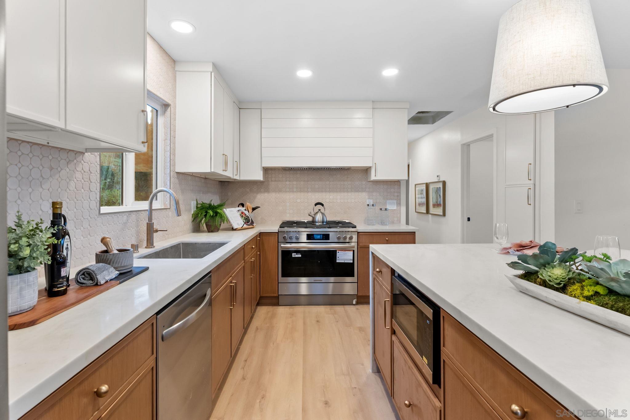 Detail Gallery Image 8 of 35 For 9185  Altamont Road, La Mesa,  CA 91942 - 3 Beds | 2 Baths