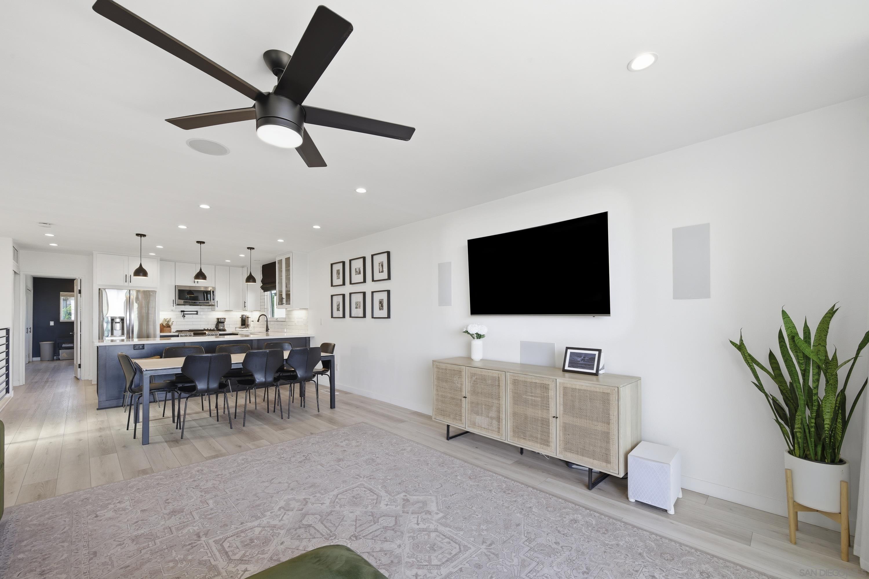 Detail Gallery Image 9 of 48 For 2354  Chalcedony, San Diego,  CA 92109 - 3 Beds | 2 Baths