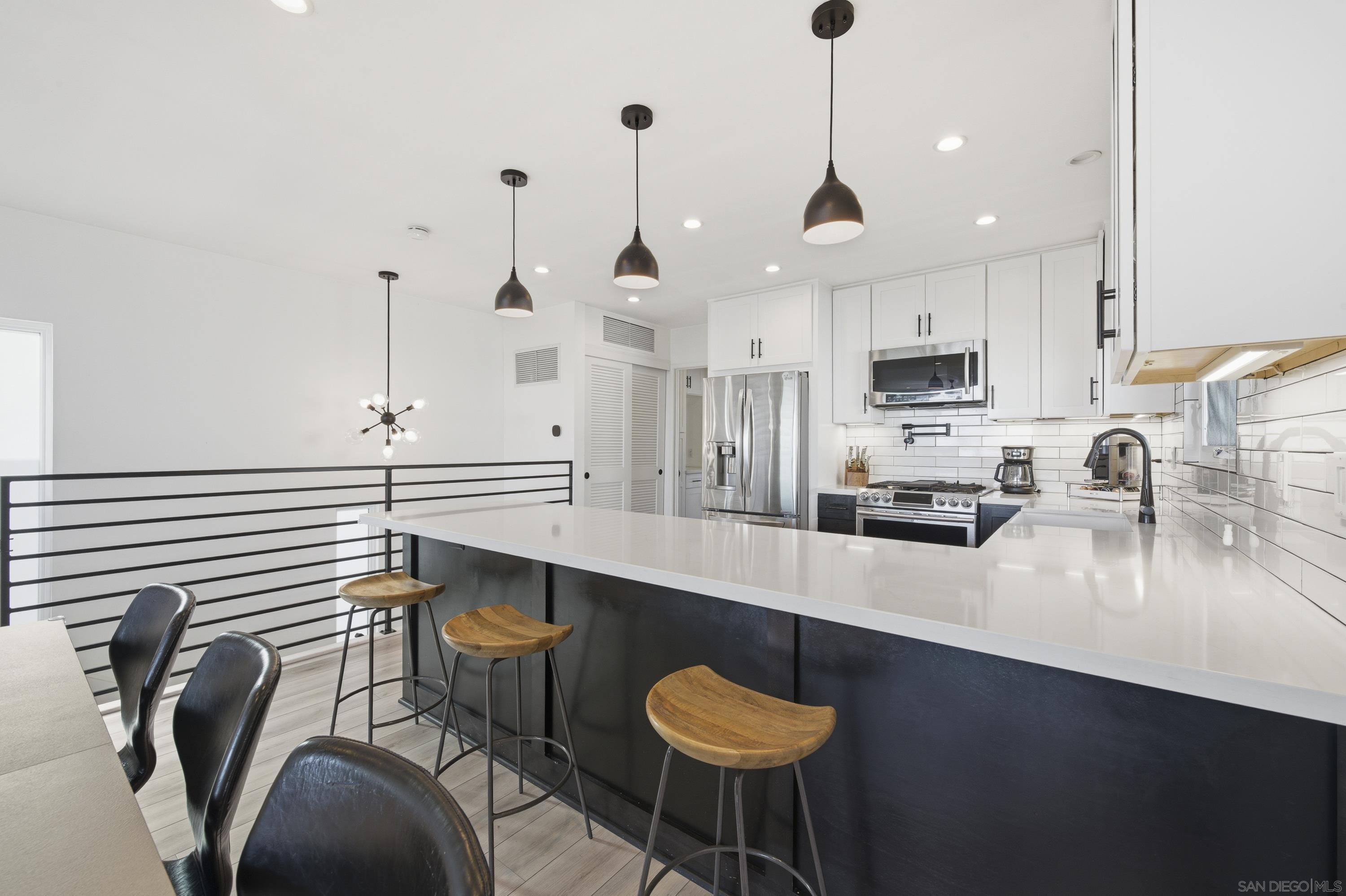 Detail Gallery Image 13 of 48 For 2354  Chalcedony, San Diego,  CA 92109 - 3 Beds | 2 Baths