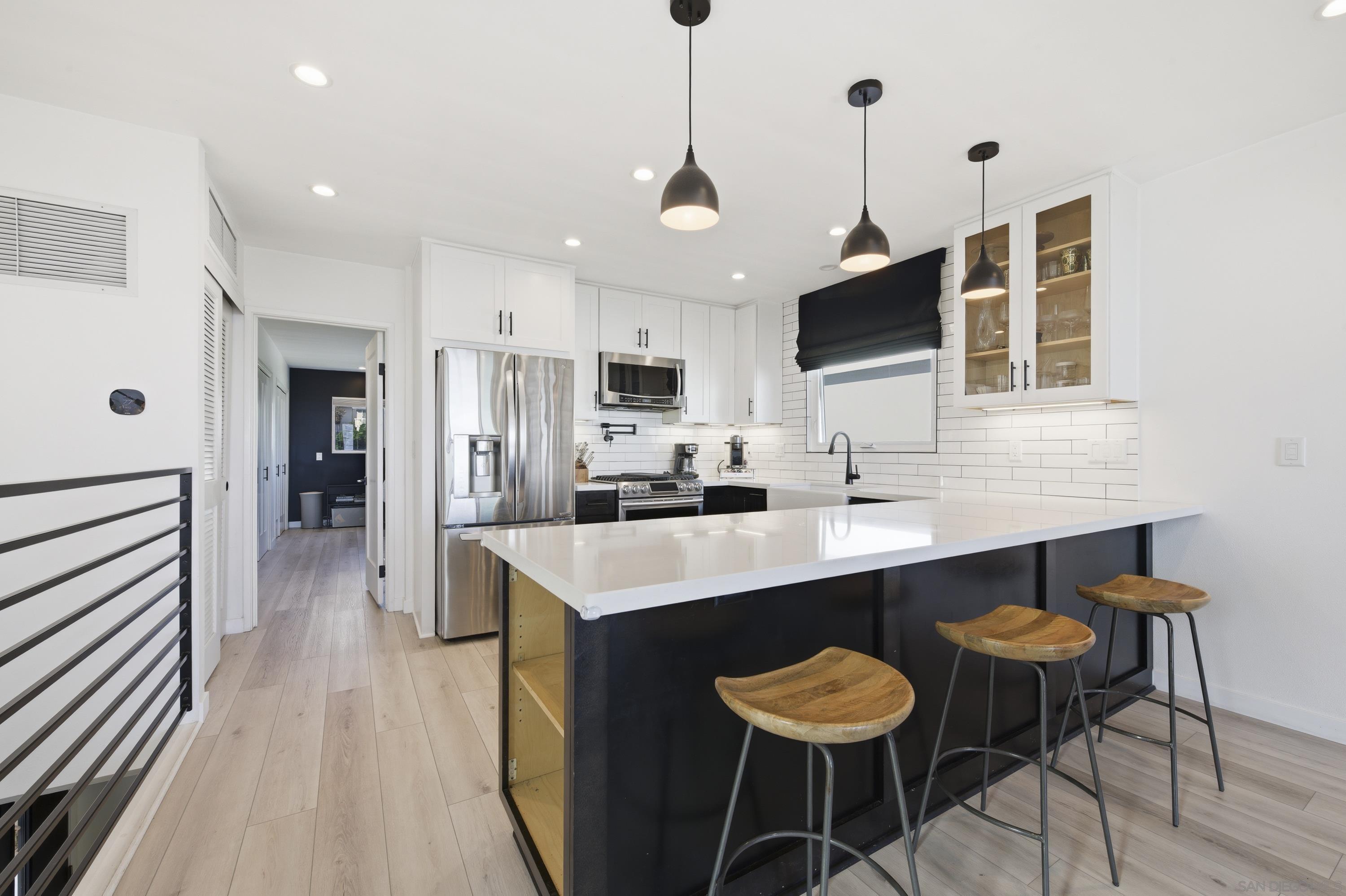 Detail Gallery Image 14 of 48 For 2354  Chalcedony, San Diego,  CA 92109 - 3 Beds | 2 Baths