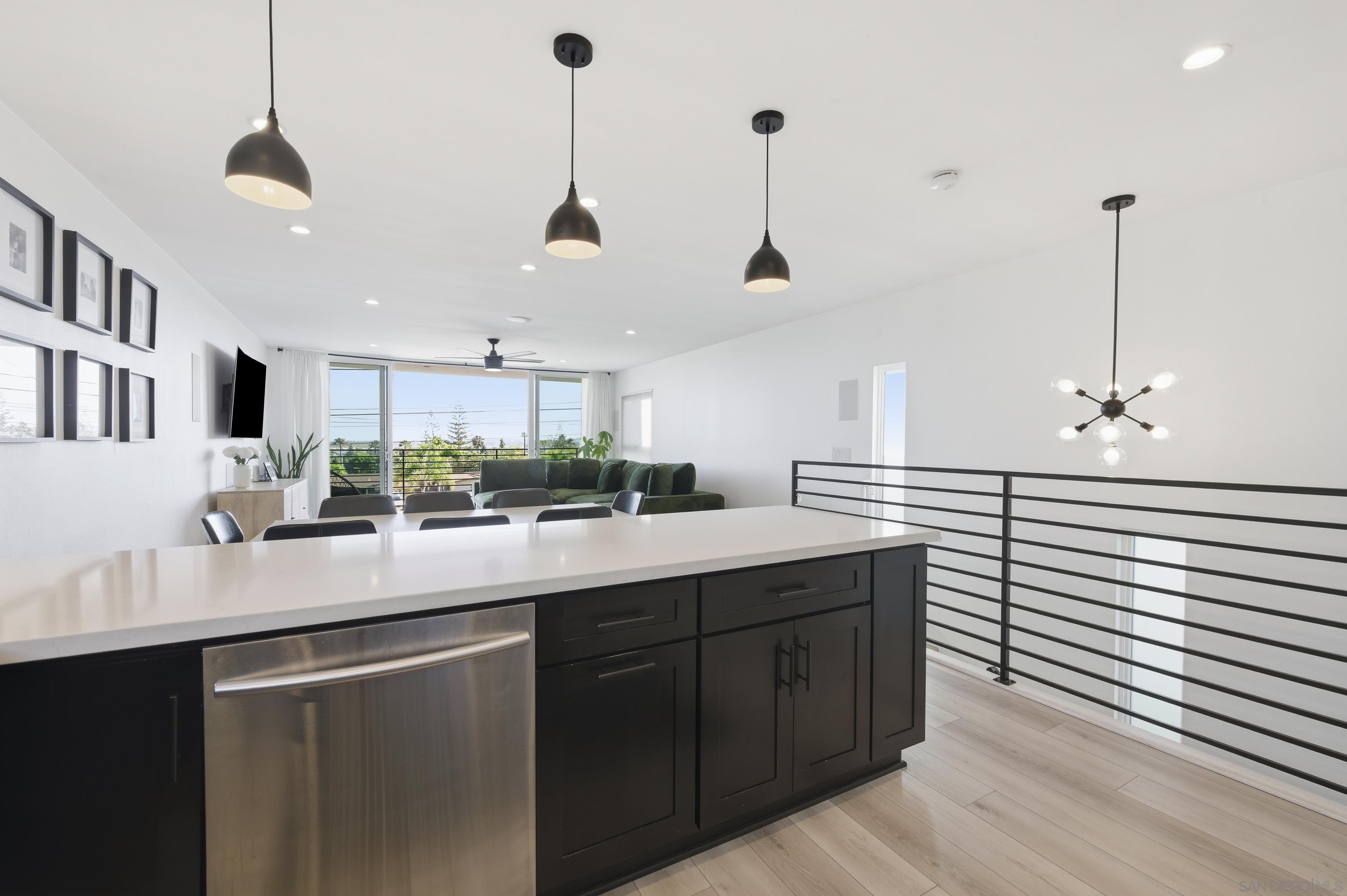 Detail Gallery Image 17 of 48 For 2354  Chalcedony, San Diego,  CA 92109 - 3 Beds | 2 Baths