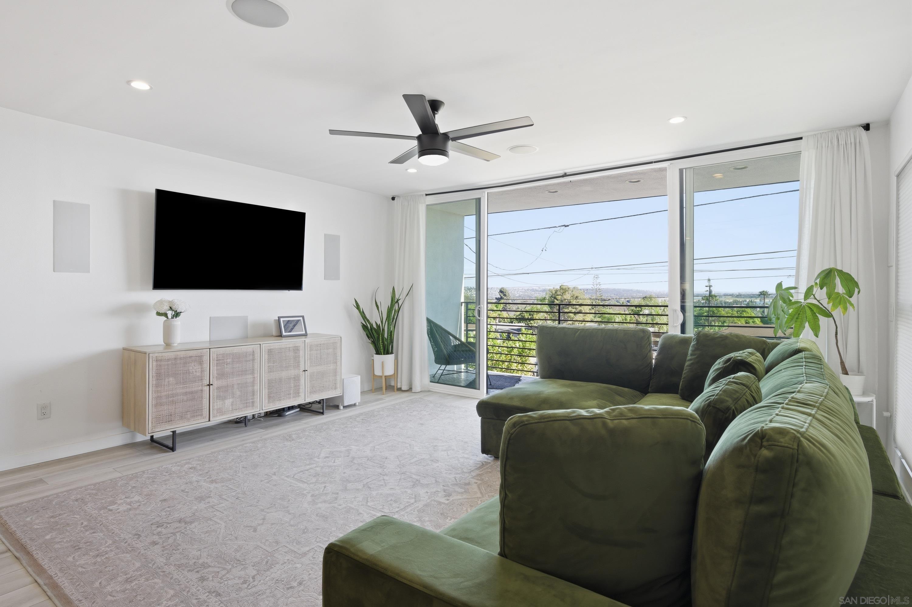 Detail Gallery Image 18 of 48 For 2354  Chalcedony, San Diego,  CA 92109 - 3 Beds | 2 Baths