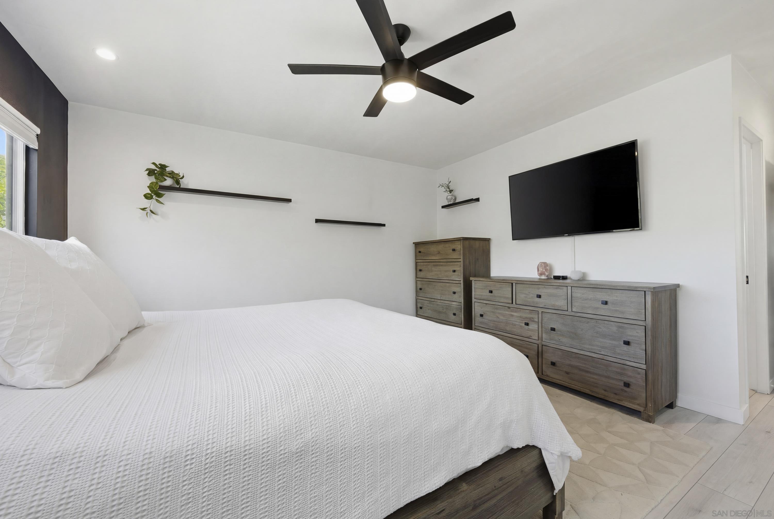 Detail Gallery Image 25 of 48 For 2354  Chalcedony, San Diego,  CA 92109 - 3 Beds | 2 Baths