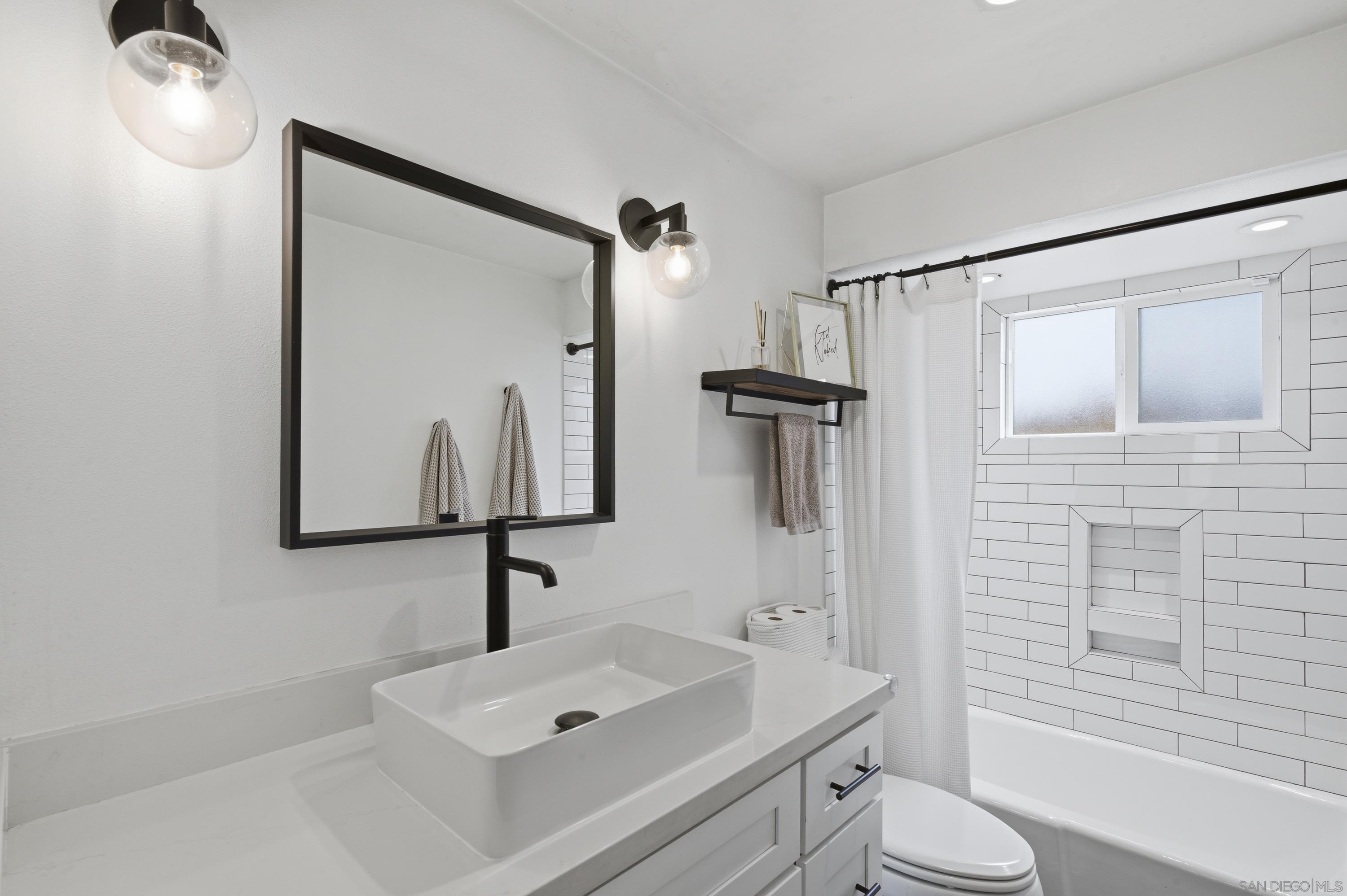 Detail Gallery Image 32 of 48 For 2354  Chalcedony, San Diego,  CA 92109 - 3 Beds | 2 Baths