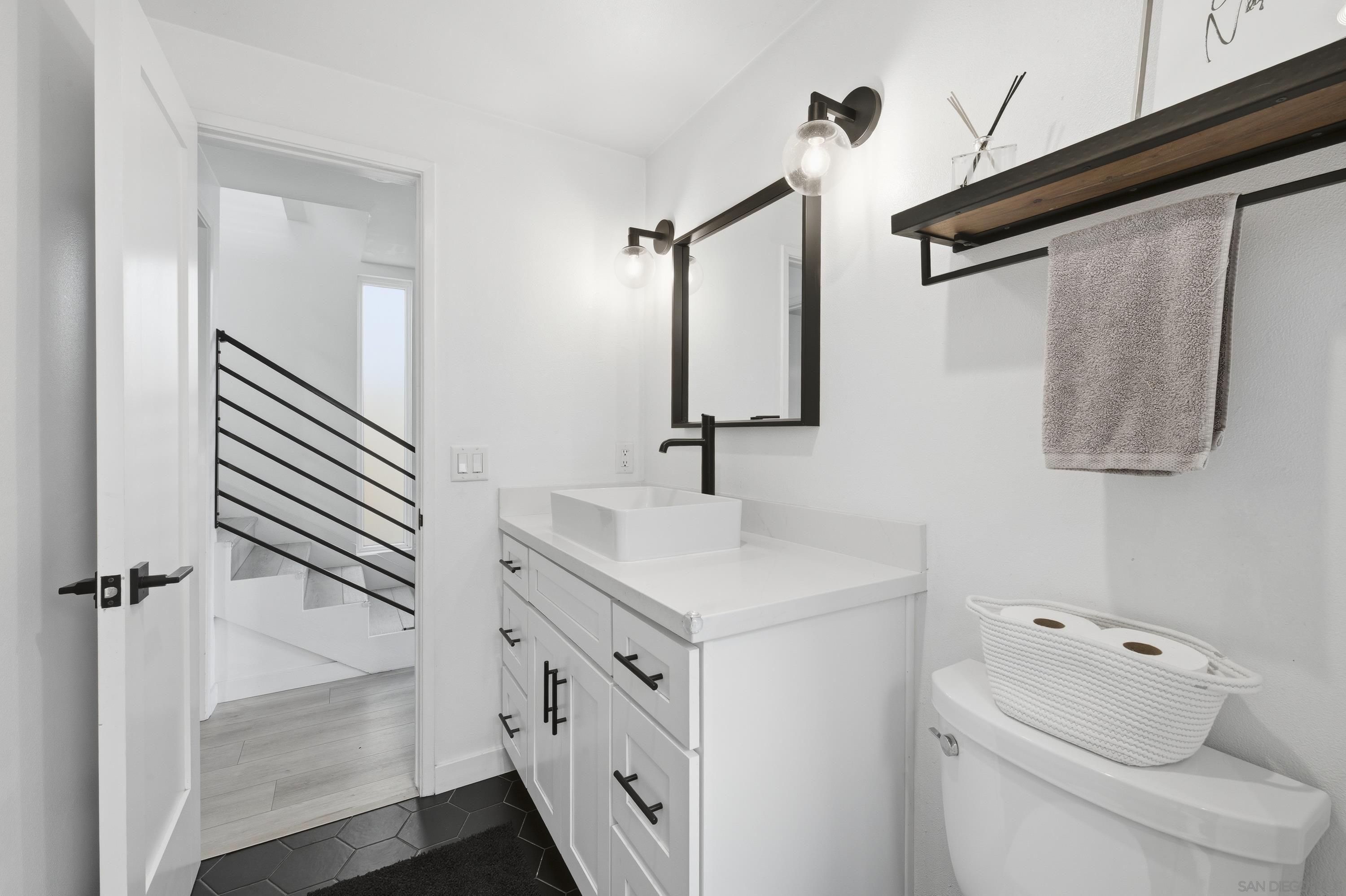 Detail Gallery Image 33 of 48 For 2354  Chalcedony, San Diego,  CA 92109 - 3 Beds | 2 Baths