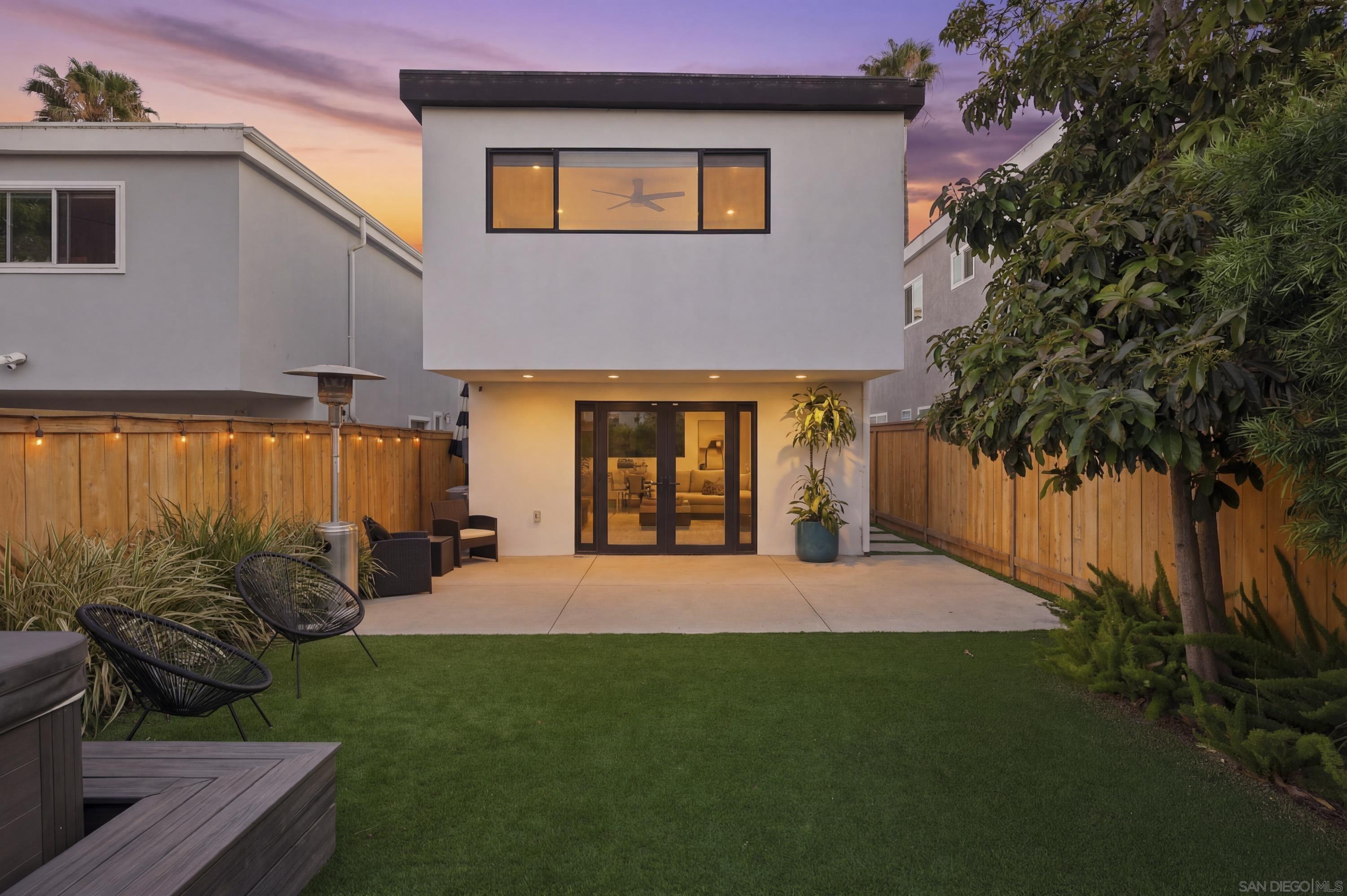 Detail Gallery Image 4 of 48 For 2354  Chalcedony, San Diego,  CA 92109 - 3 Beds | 2 Baths