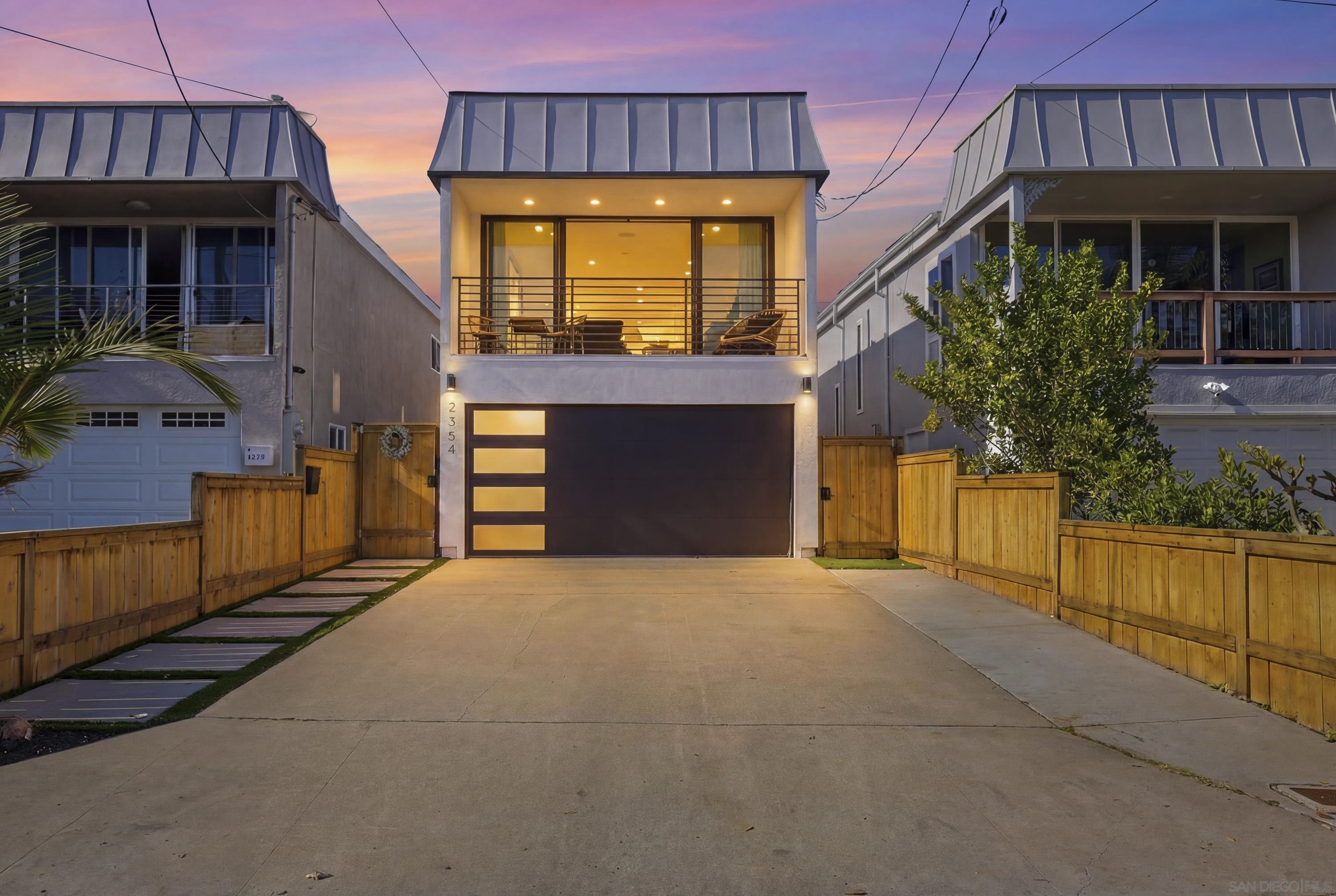 Detail Gallery Image 5 of 48 For 2354  Chalcedony, San Diego,  CA 92109 - 3 Beds | 2 Baths