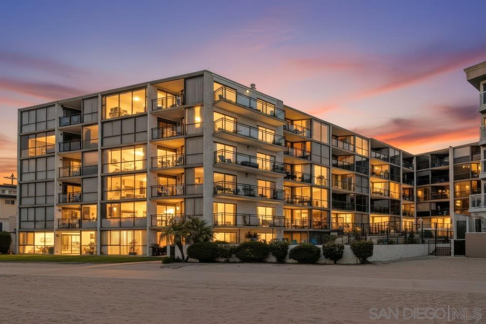 Detail Gallery Image 2 of 72 For 3916  Riviera Dr Unit 504, San Diego,  CA 92109 - 2 Beds | 2 Baths