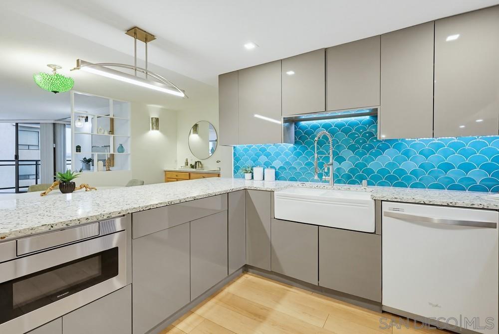 Detail Gallery Image 4 of 72 For 3916  Riviera Dr Unit 504, San Diego,  CA 92109 - 2 Beds | 2 Baths