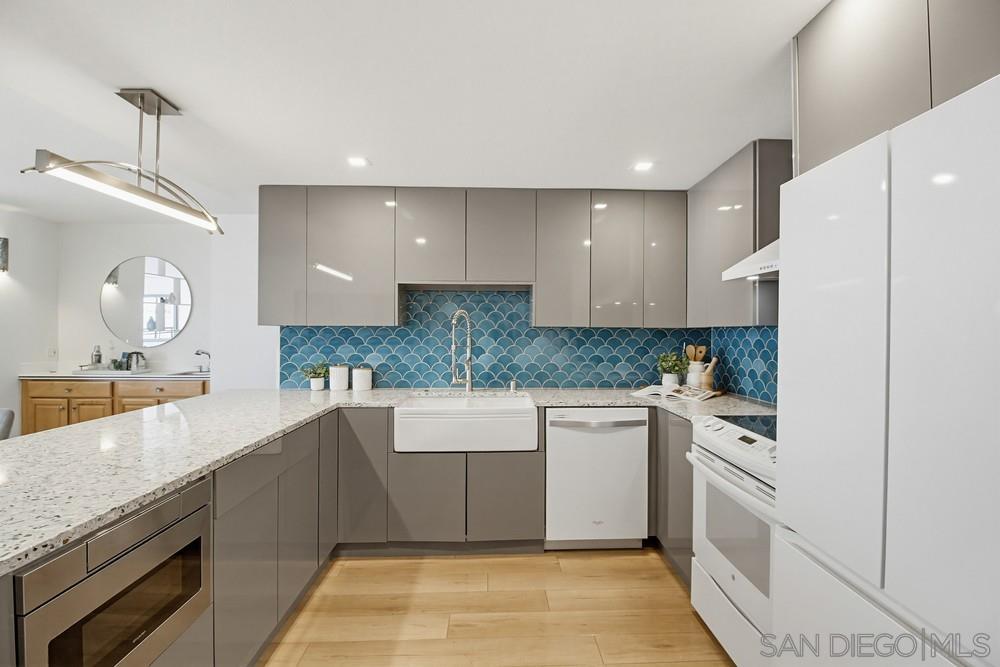 Detail Gallery Image 6 of 72 For 3916  Riviera Dr Unit 504, San Diego,  CA 92109 - 2 Beds | 2 Baths