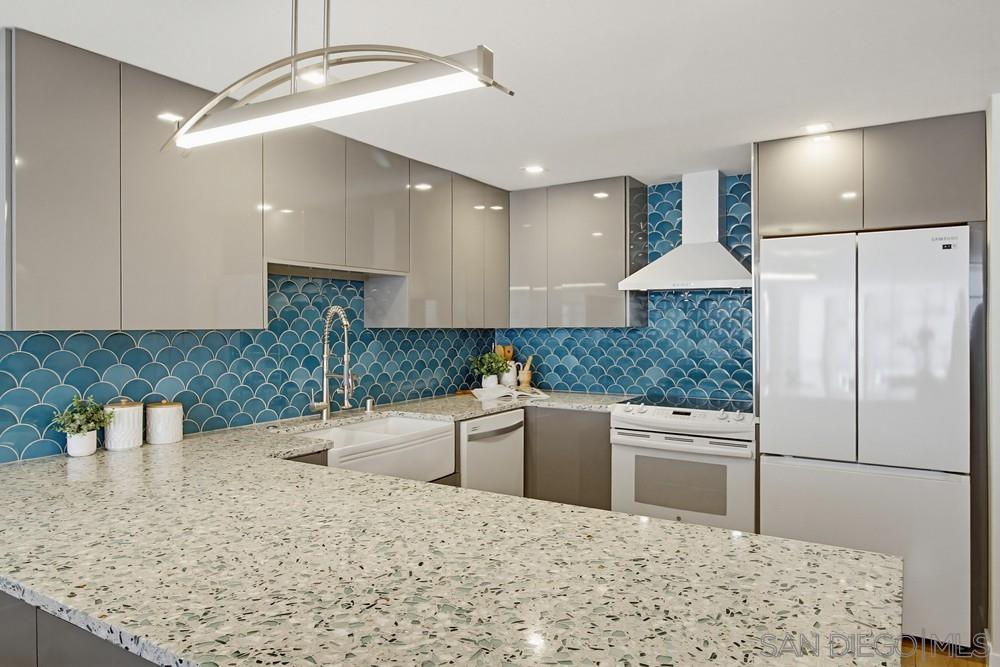 Detail Gallery Image 7 of 72 For 3916  Riviera Dr Unit 504, San Diego,  CA 92109 - 2 Beds | 2 Baths