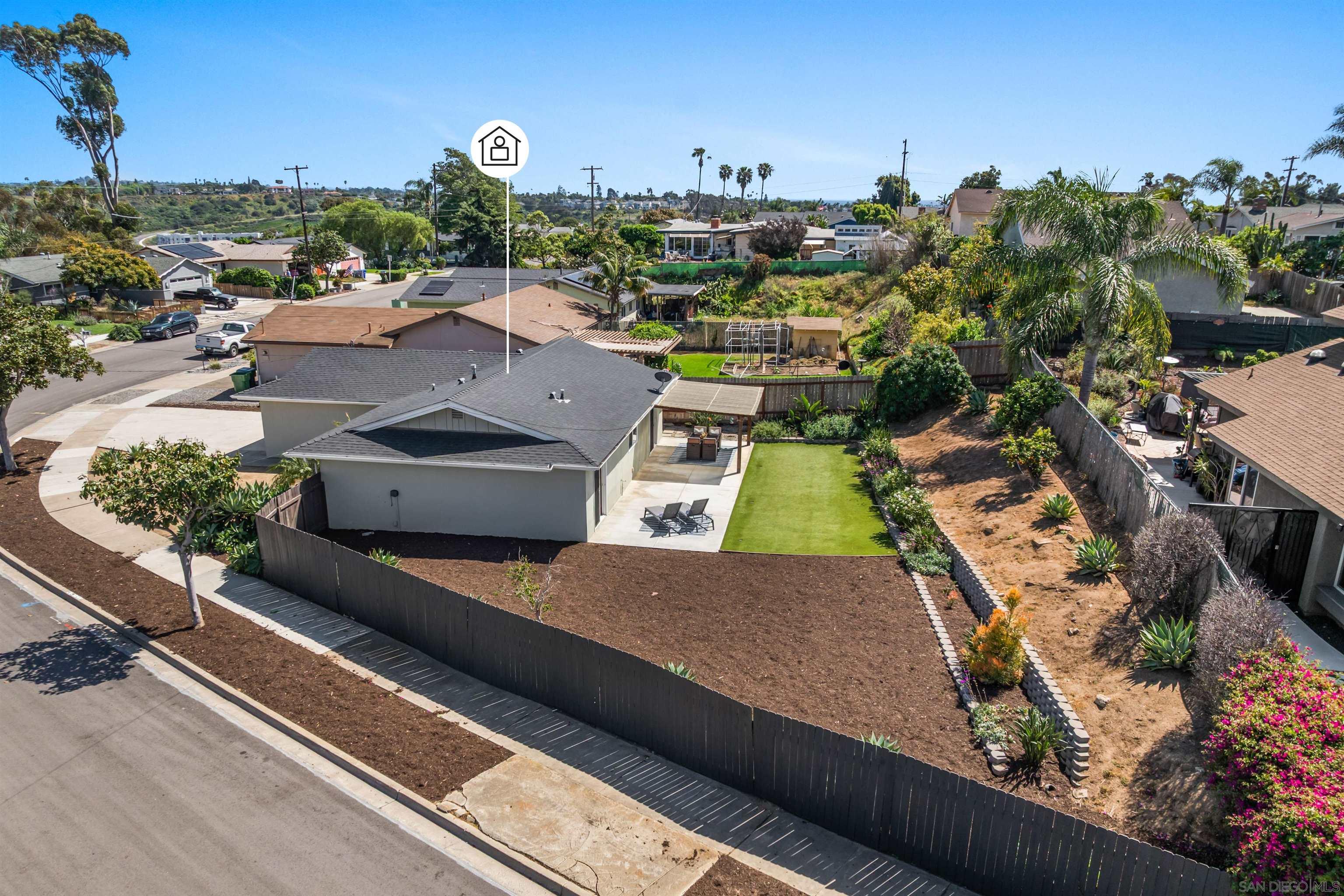 Detail Gallery Image 2 of 46 For 2309  Saratoga, Oceanside,  CA 92054 - 3 Beds | 2 Baths