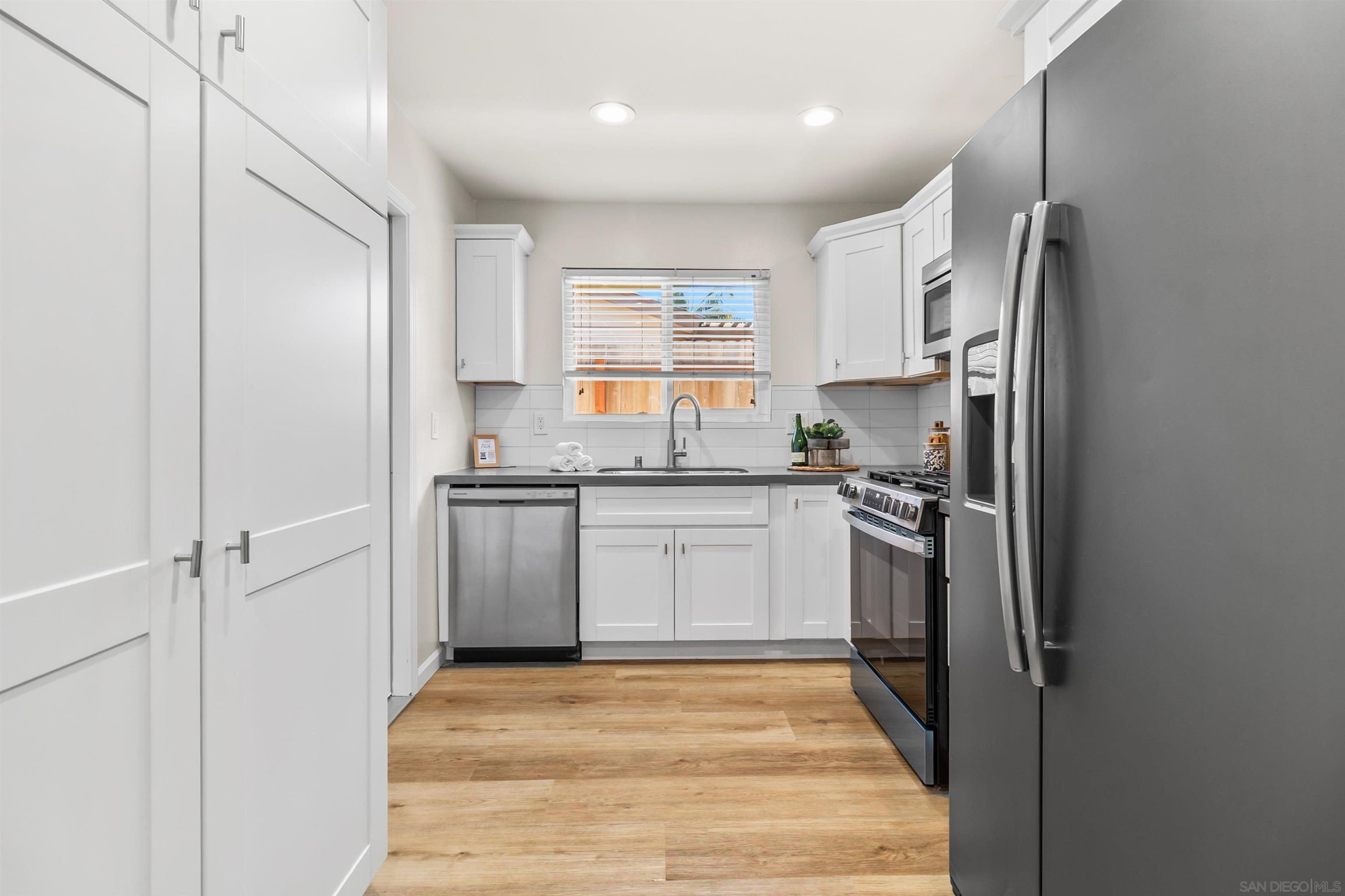 Detail Gallery Image 18 of 46 For 2309  Saratoga, Oceanside,  CA 92054 - 3 Beds | 2 Baths