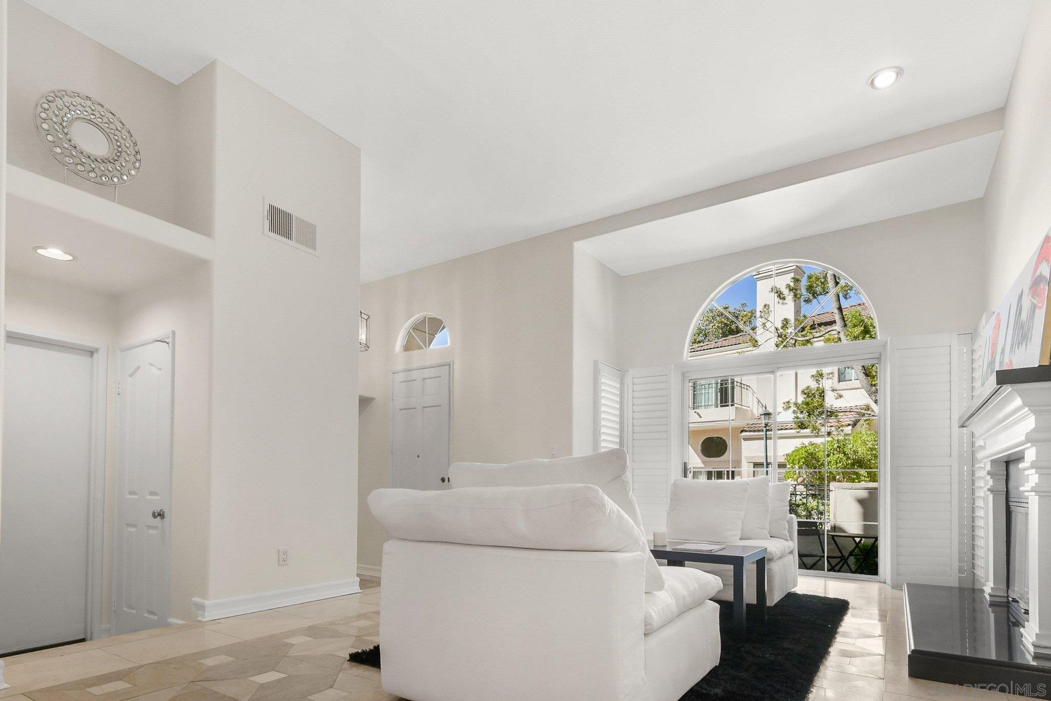 Detail Gallery Image 11 of 49 For 5117  Renaissance Ave  #D,  San Diego,  CA 92122 - 3 Beds | 2/1 Baths