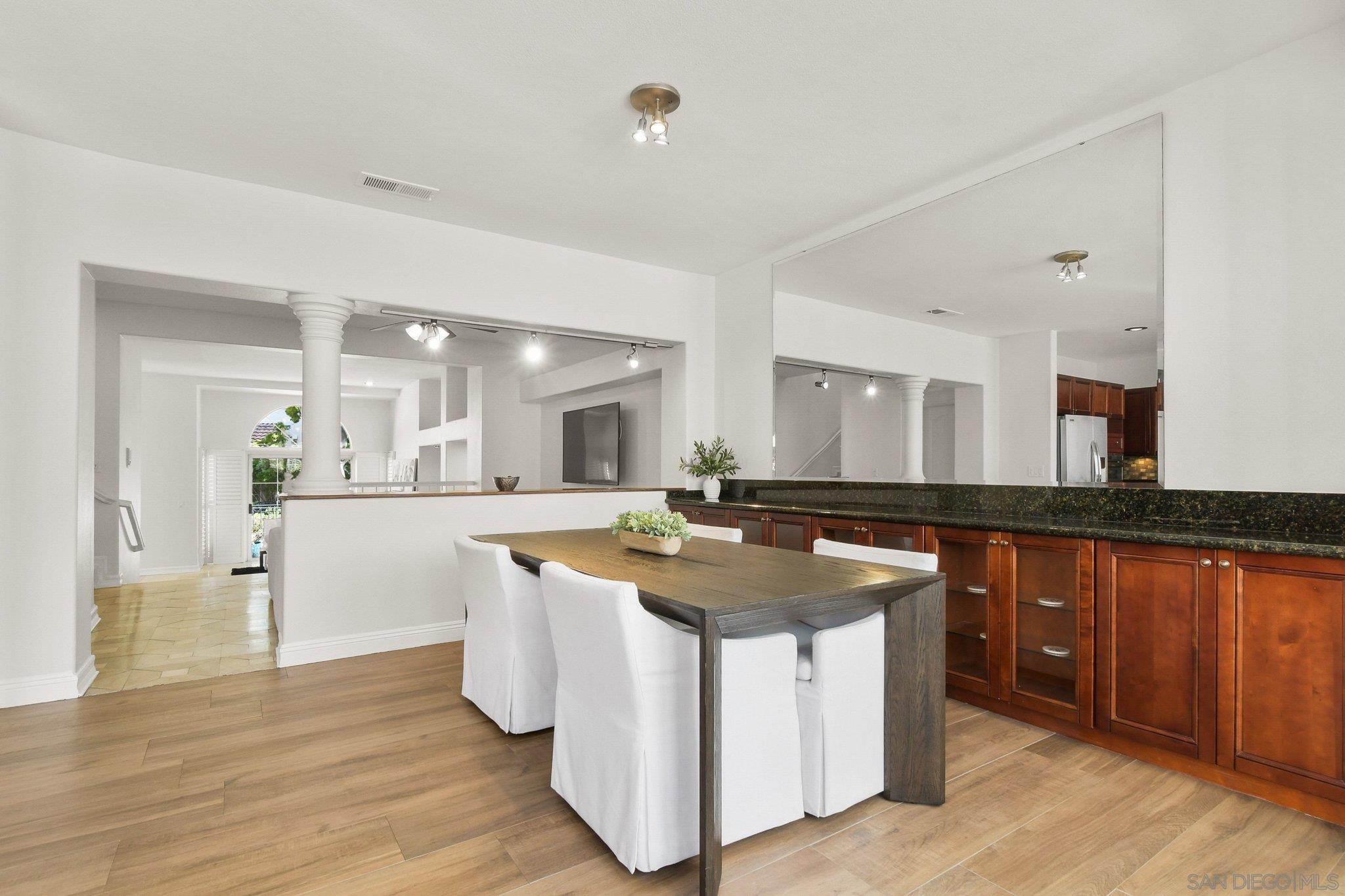 Detail Gallery Image 16 of 49 For 5117  Renaissance Ave  #D,  San Diego,  CA 92122 - 3 Beds | 2/1 Baths