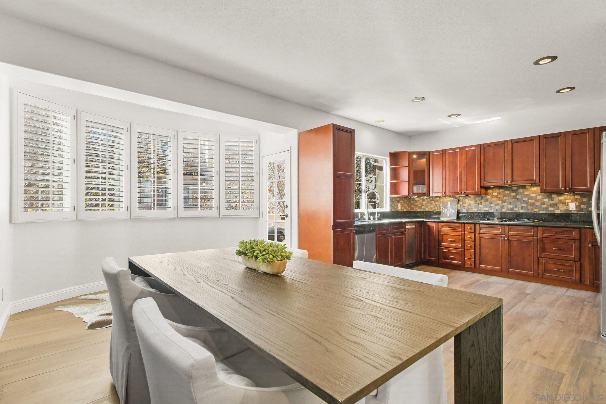 Detail Gallery Image 17 of 49 For 5117  Renaissance Ave  #D,  San Diego,  CA 92122 - 3 Beds | 2/1 Baths