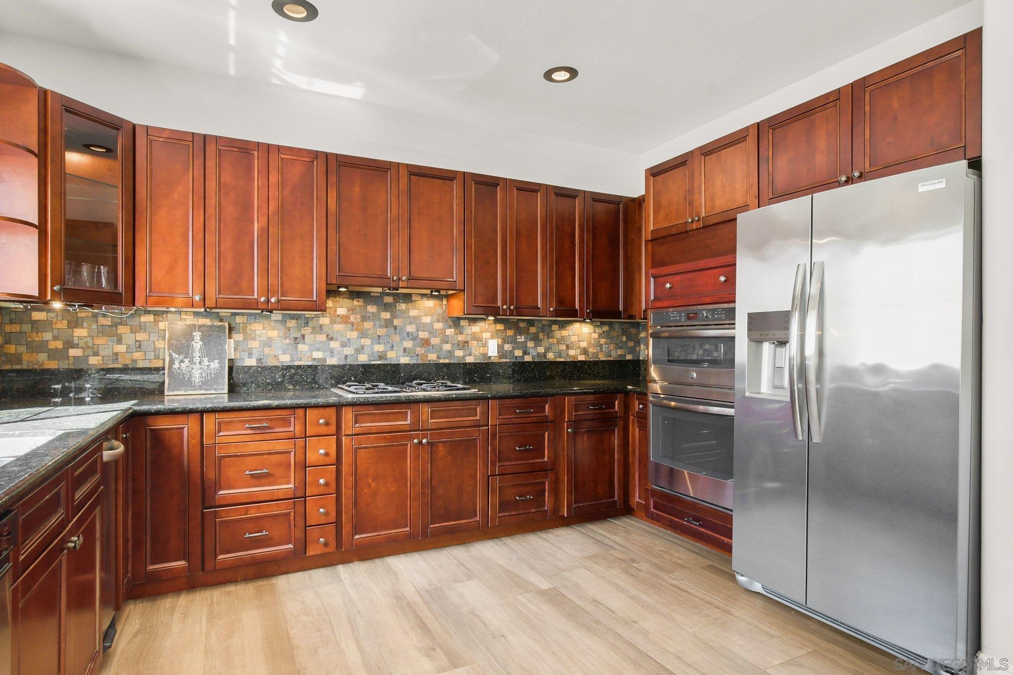 Detail Gallery Image 19 of 49 For 5117  Renaissance Ave  #D,  San Diego,  CA 92122 - 3 Beds | 2/1 Baths