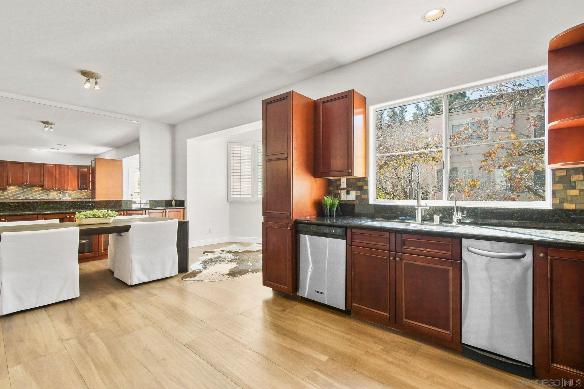 Detail Gallery Image 20 of 49 For 5117  Renaissance Ave  #D,  San Diego,  CA 92122 - 3 Beds | 2/1 Baths