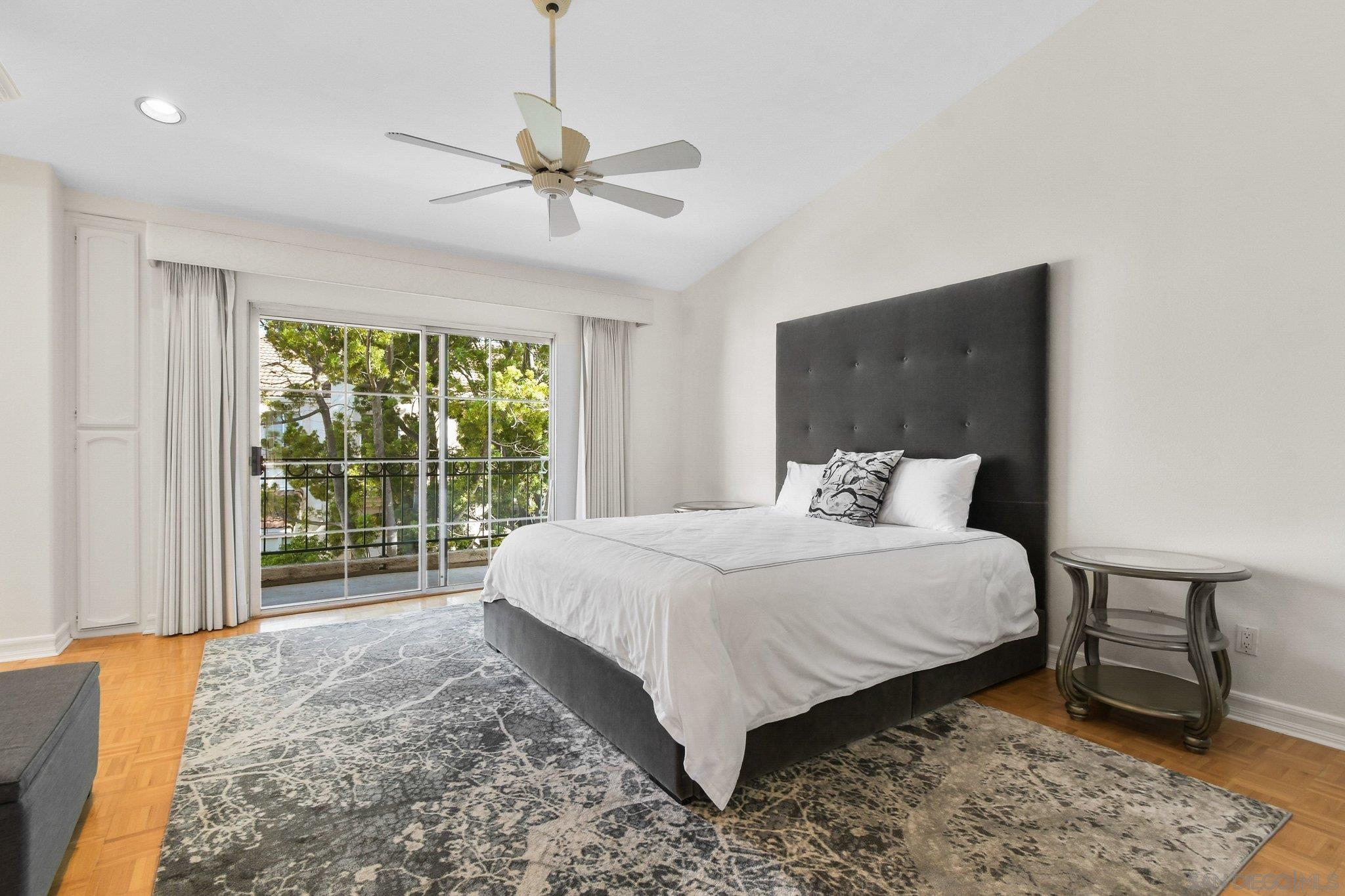 Detail Gallery Image 21 of 49 For 5117  Renaissance Ave  #D,  San Diego,  CA 92122 - 3 Beds | 2/1 Baths