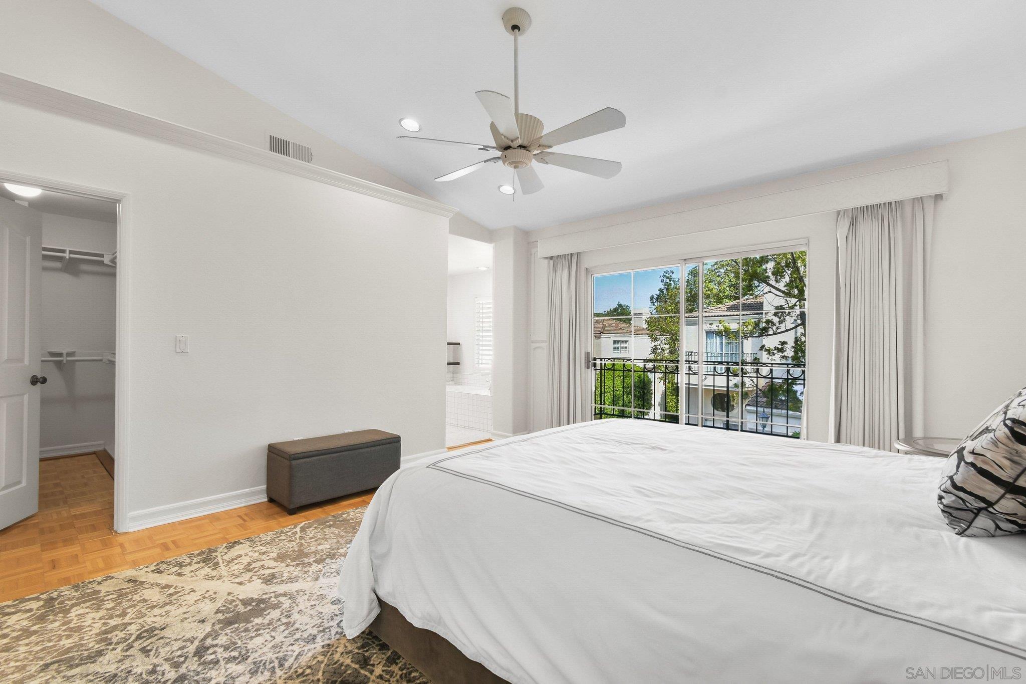 Detail Gallery Image 23 of 49 For 5117  Renaissance Ave  #D,  San Diego,  CA 92122 - 3 Beds | 2/1 Baths