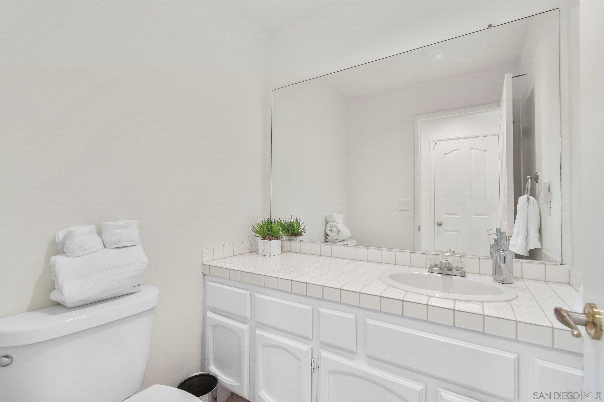 Detail Gallery Image 24 of 49 For 5117  Renaissance Ave  #D,  San Diego,  CA 92122 - 3 Beds | 2/1 Baths