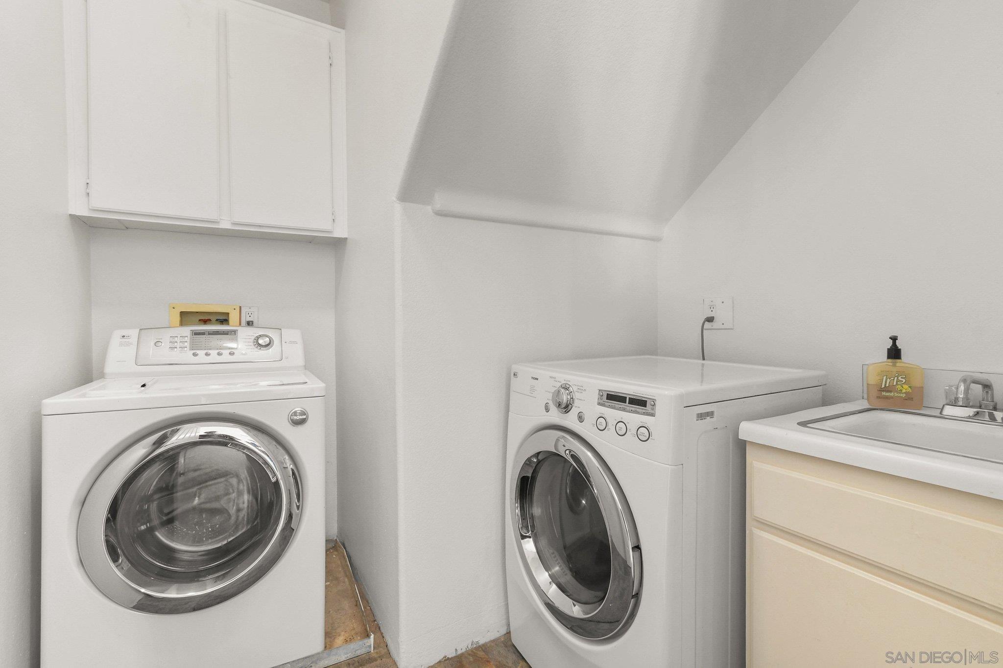 Detail Gallery Image 33 of 49 For 5117  Renaissance Ave  #D,  San Diego,  CA 92122 - 3 Beds | 2/1 Baths