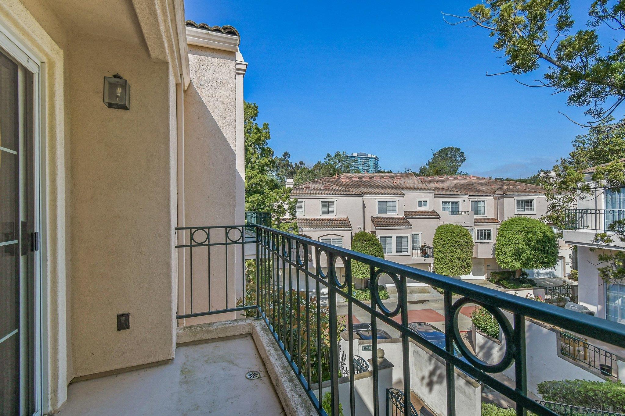 Detail Gallery Image 35 of 49 For 5117  Renaissance Ave  #D,  San Diego,  CA 92122 - 3 Beds | 2/1 Baths