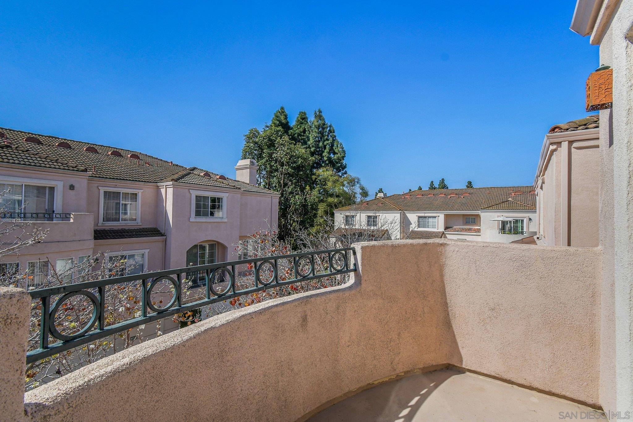 Detail Gallery Image 36 of 49 For 5117  Renaissance Ave  #D,  San Diego,  CA 92122 - 3 Beds | 2/1 Baths