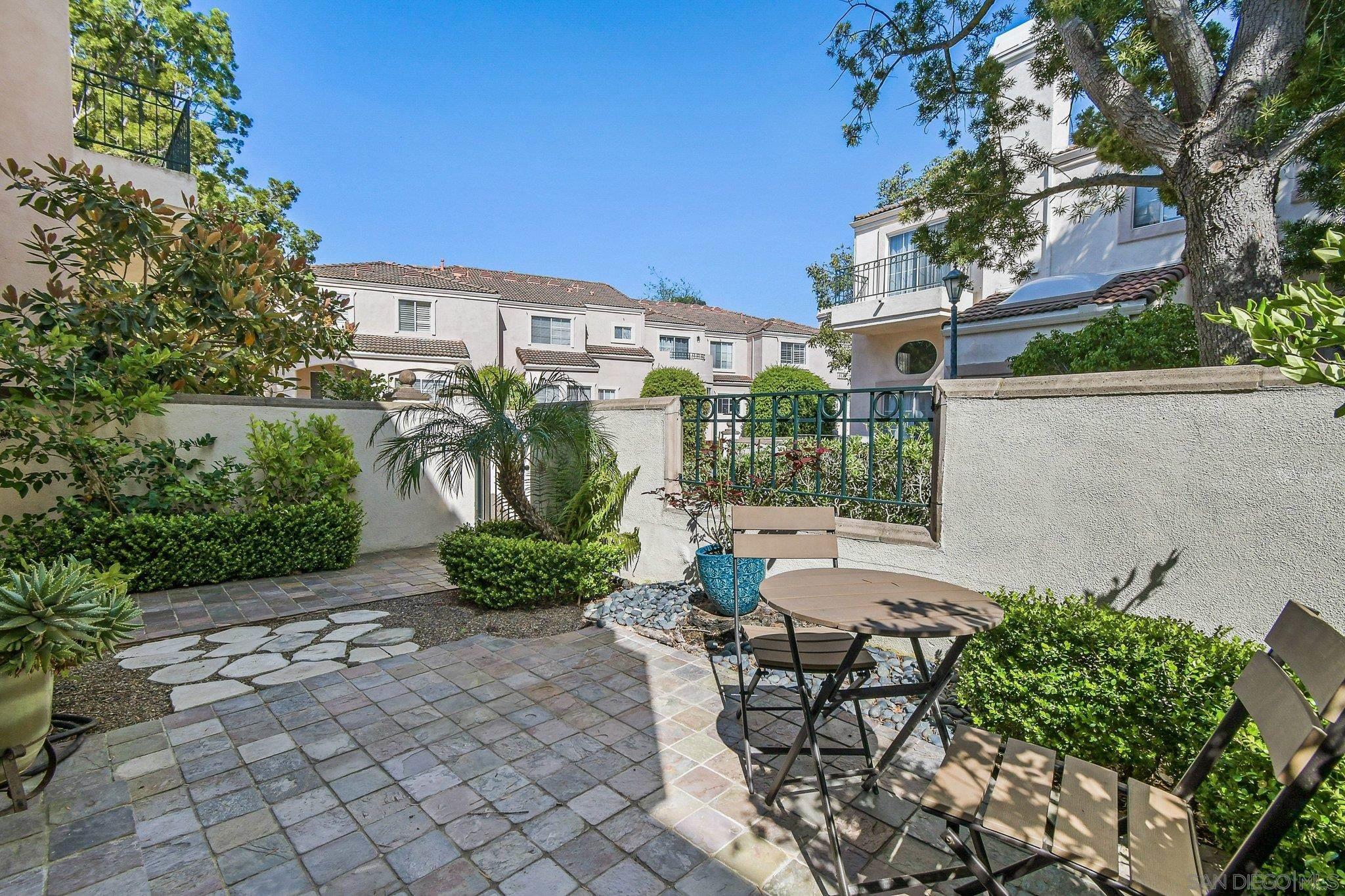 Detail Gallery Image 6 of 49 For 5117  Renaissance Ave  #D,  San Diego,  CA 92122 - 3 Beds | 2/1 Baths